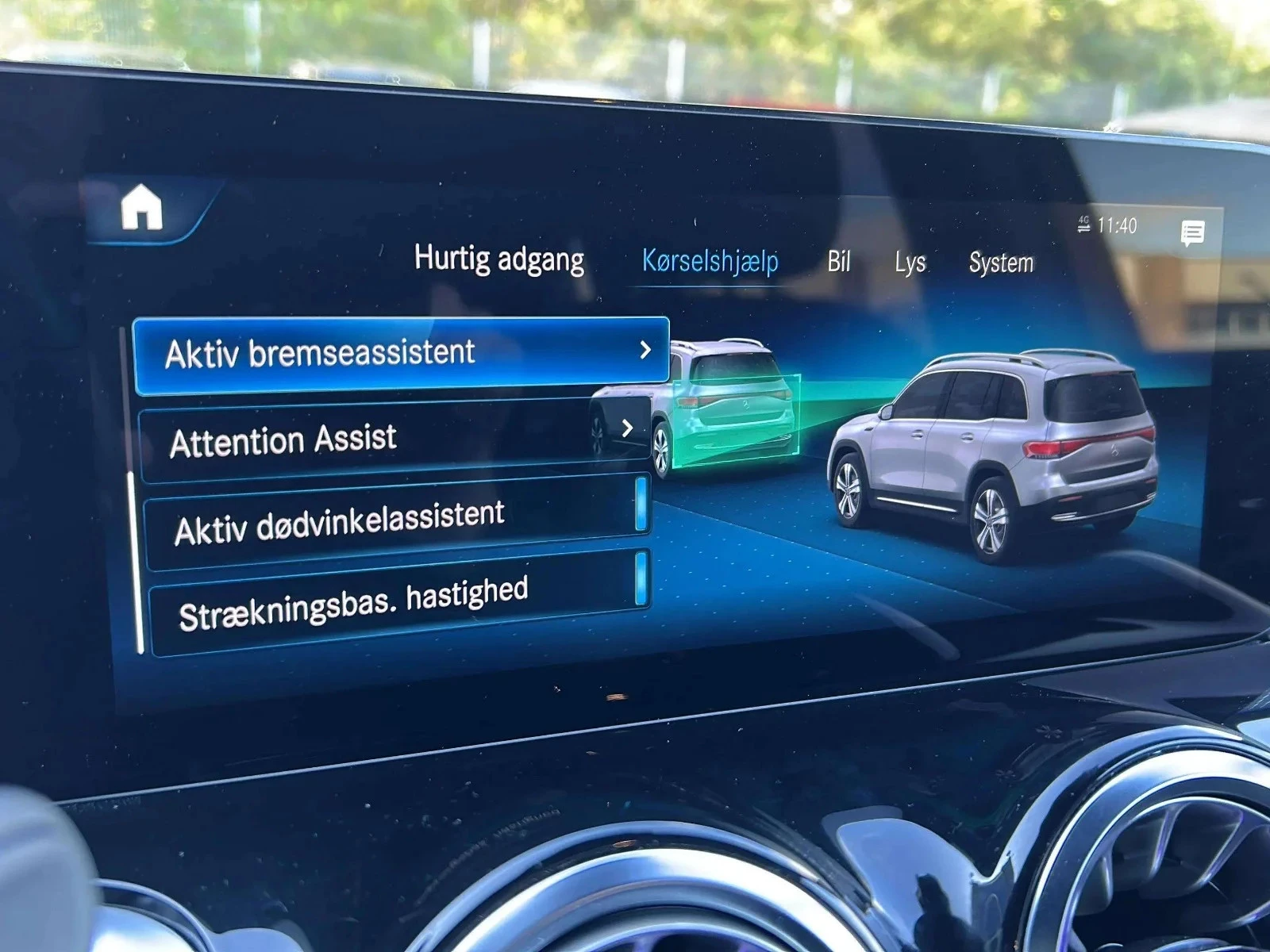 Mercedes-Benz-EQB-image-16