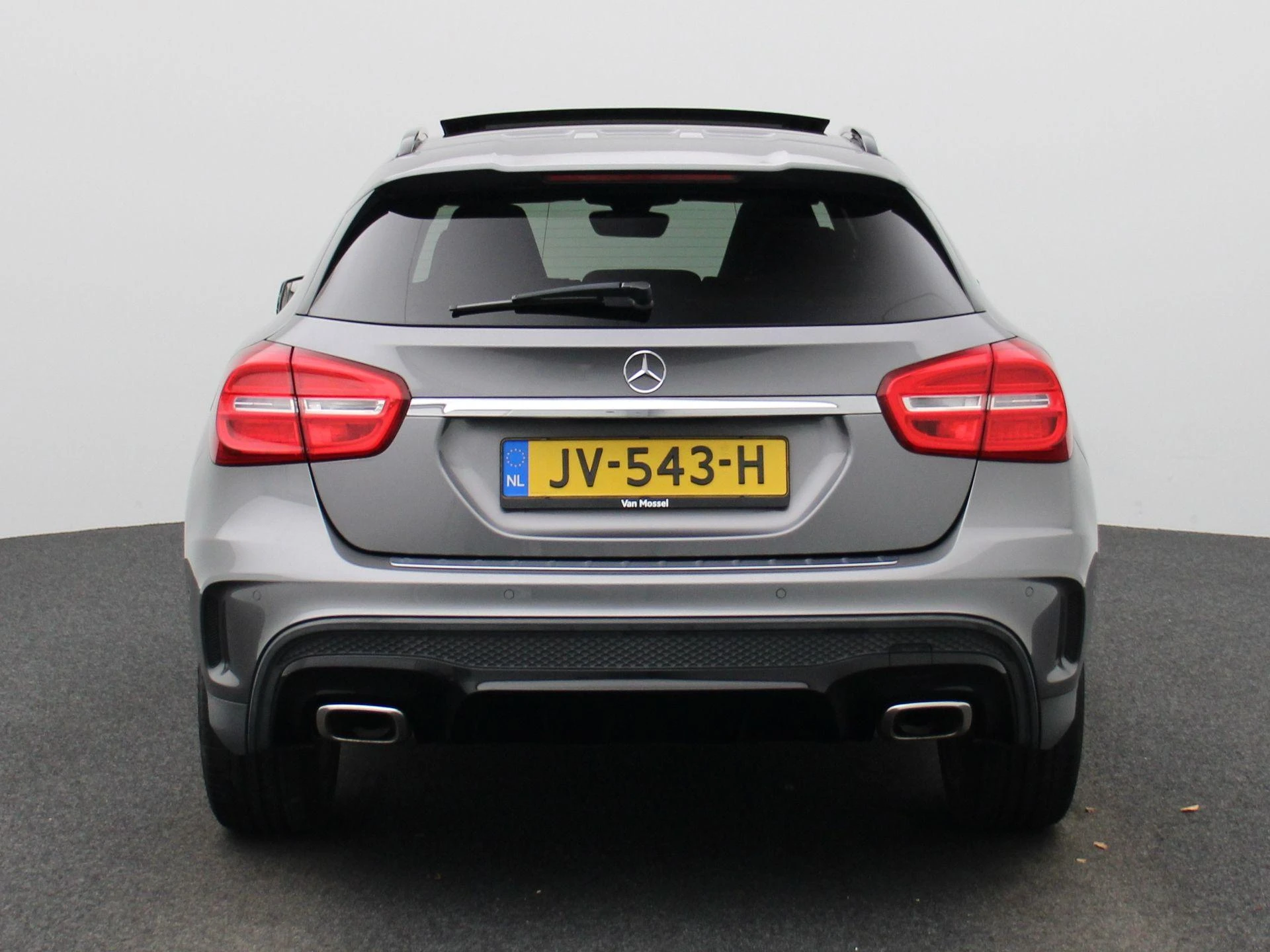 Mercedes-Benz-GLA-image-4