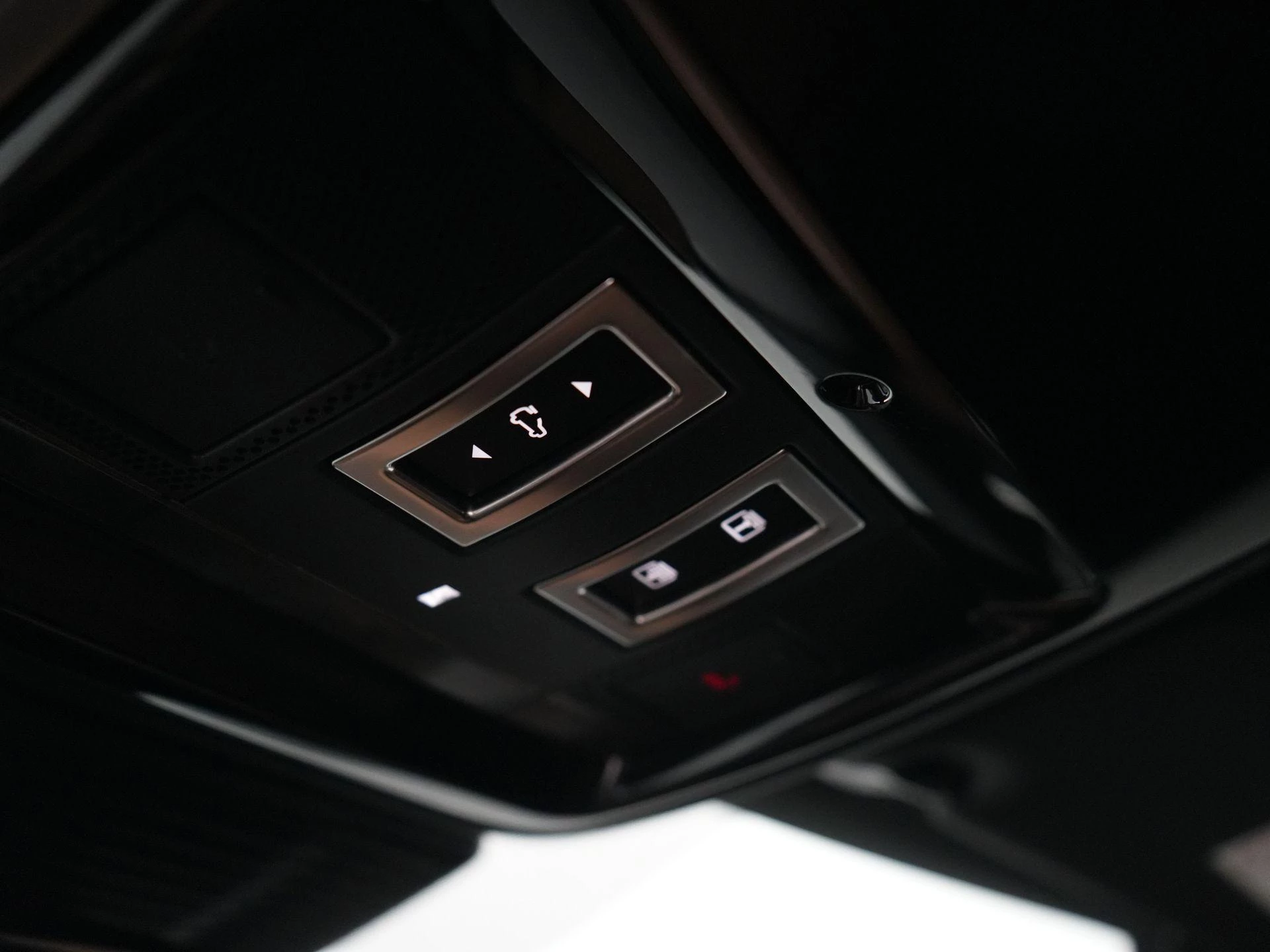 Land Rover-Range Rover Velar-image-17