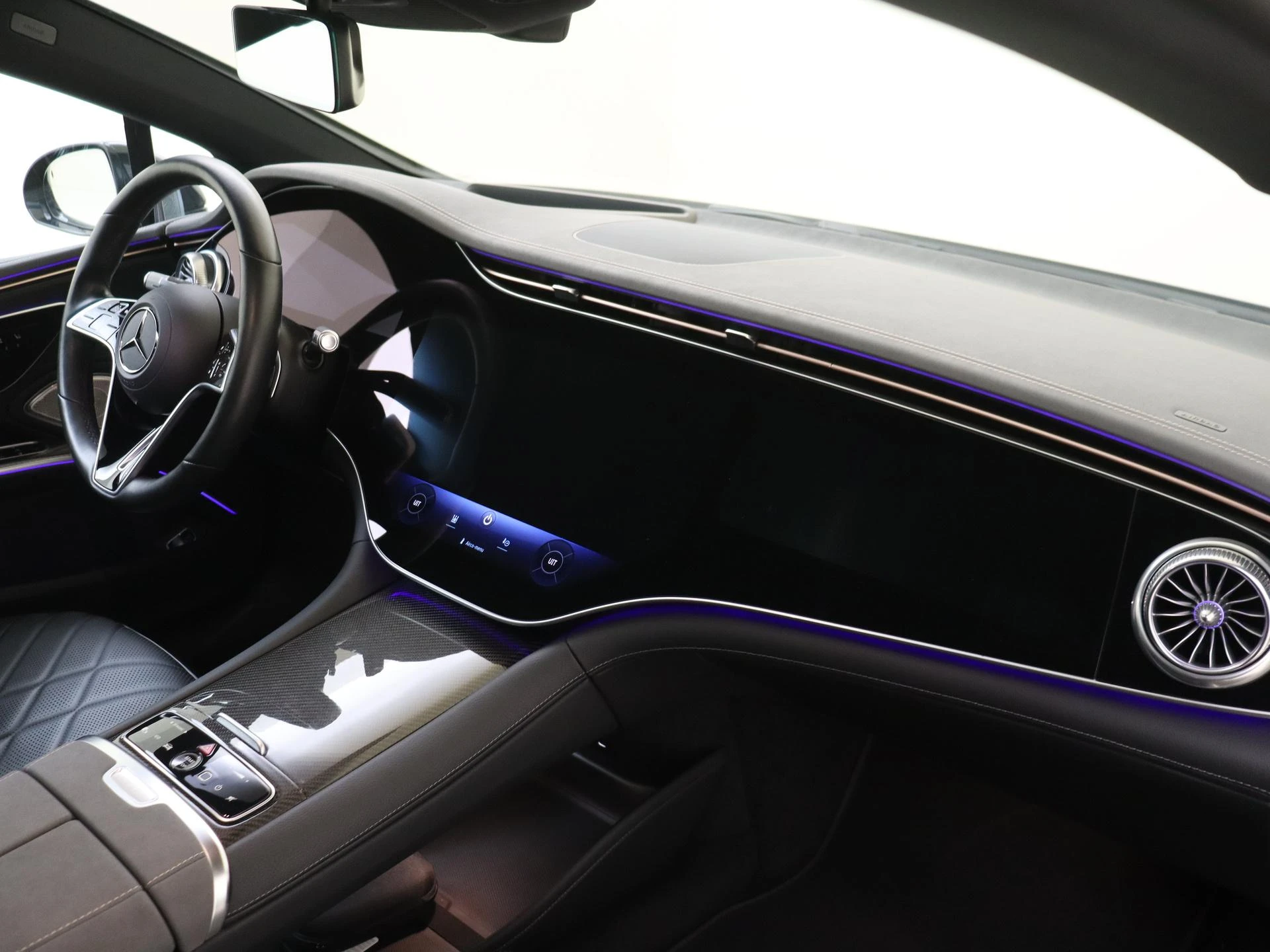 Mercedes-Benz-EQS-image-4