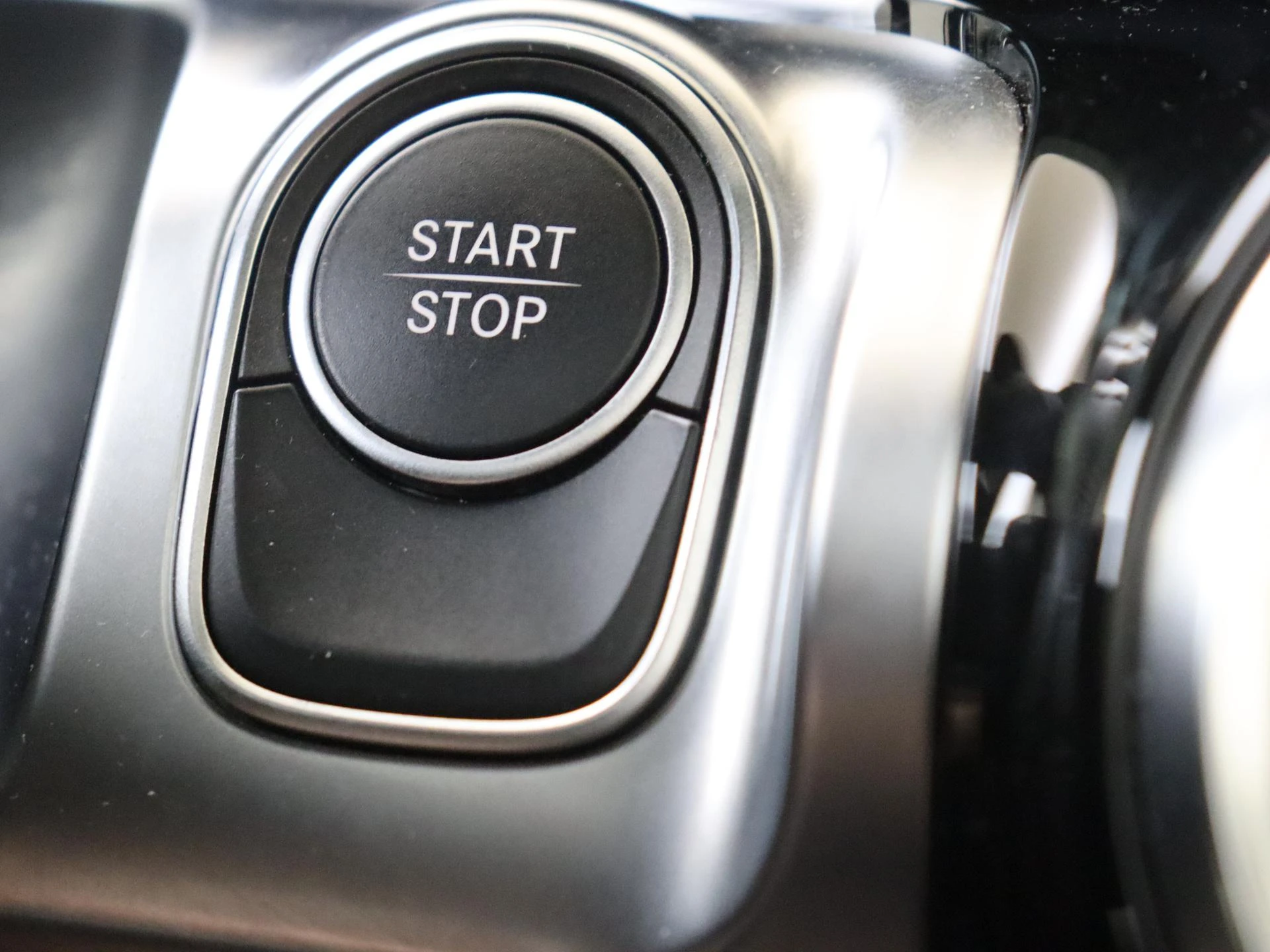 Mercedes-Benz-EQB-image-21