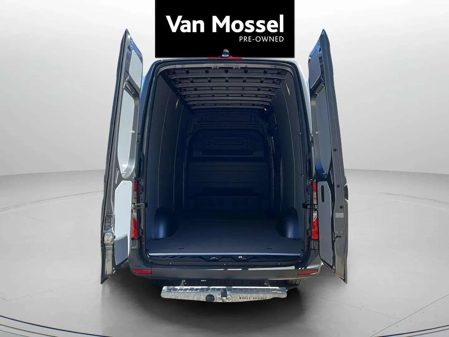 Mercedes-Benz-Sprinter-image-4
