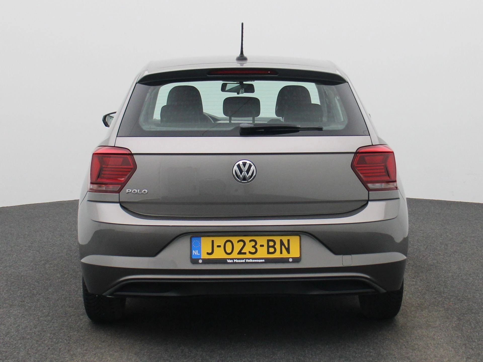 Volkswagen-Polo-image-4