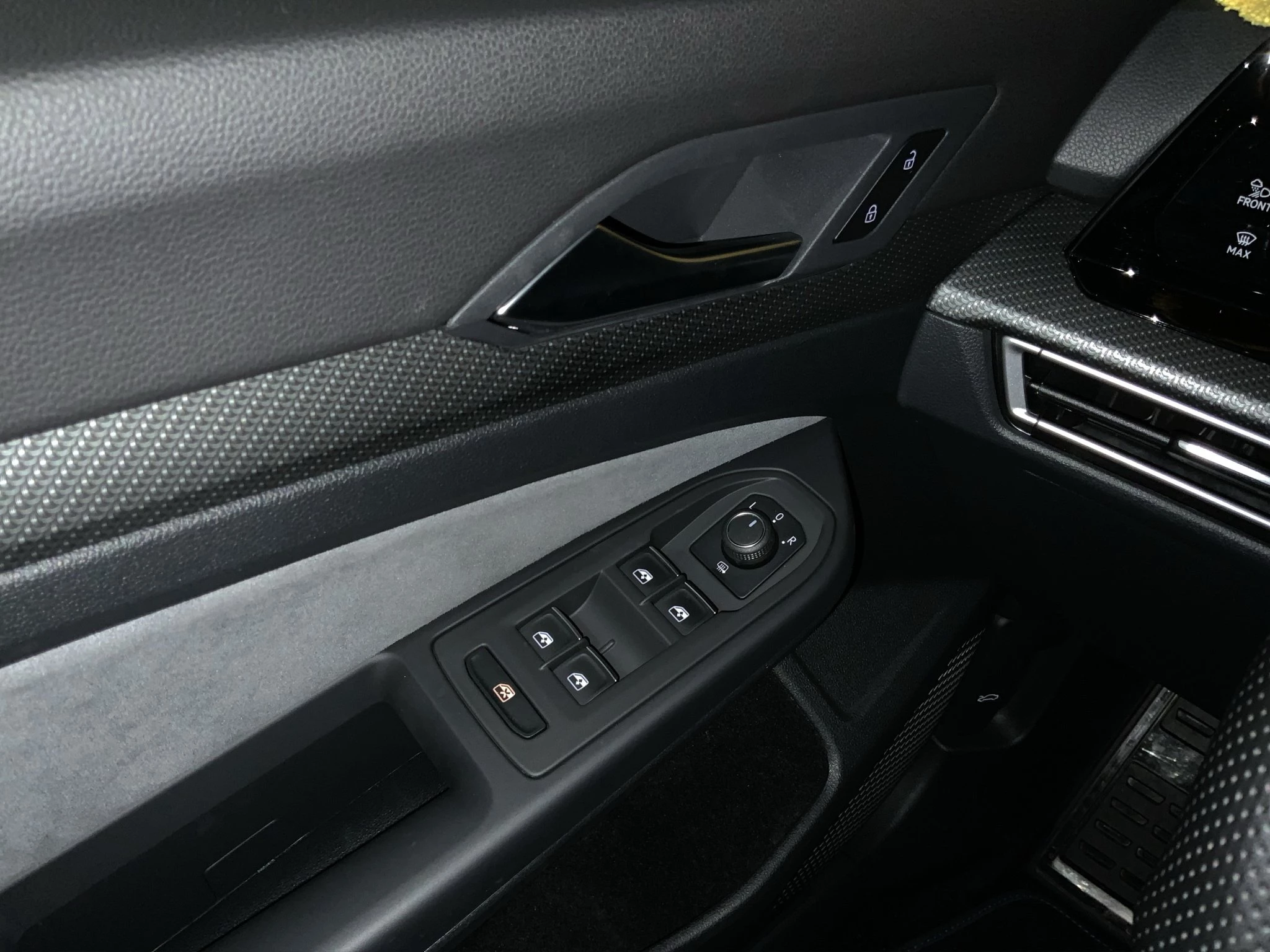 Volkswagen-Golf-image-15