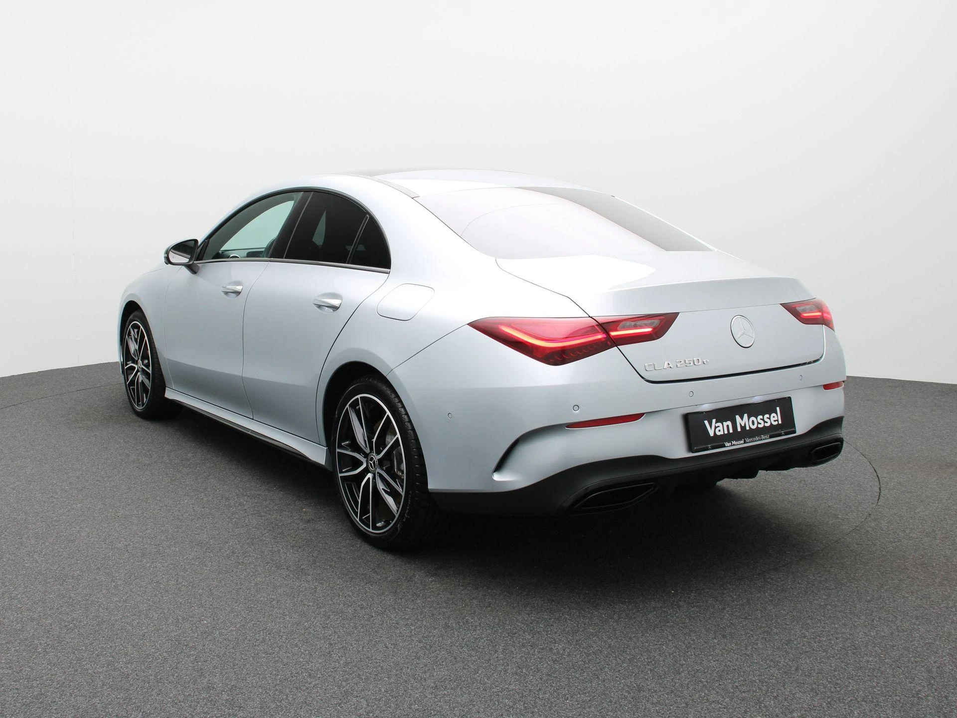 Mercedes-Benz-CLA-image-1