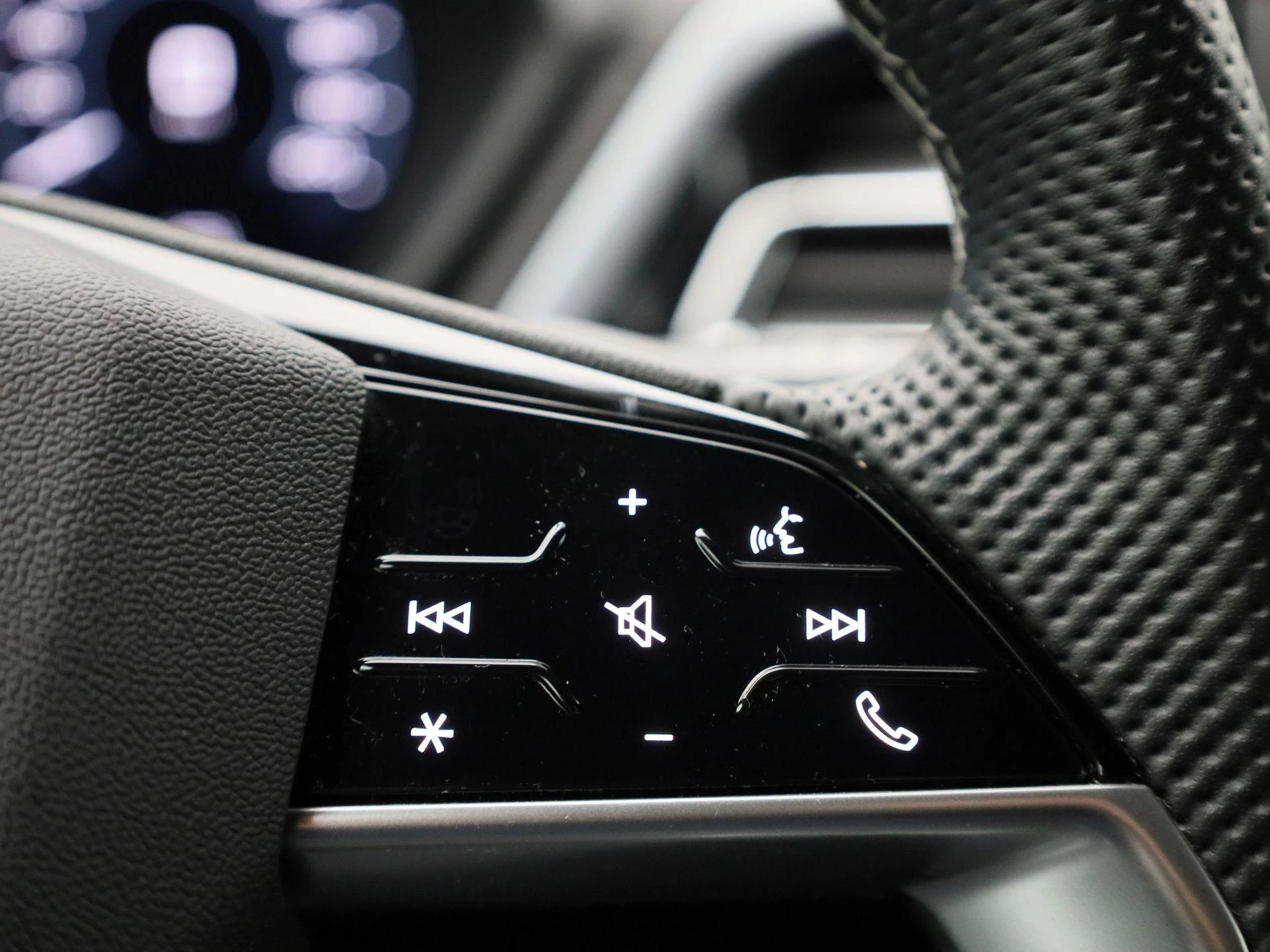 Audi-Q4 e-tron-image-24