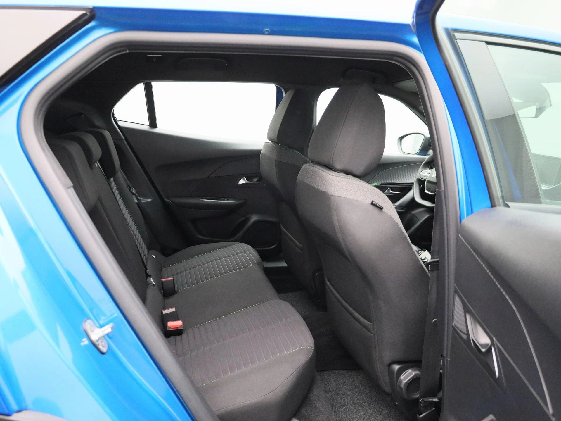 Peugeot-e-2008-image-33
