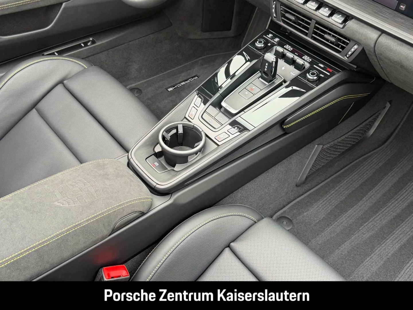 Porsche 911 992 Carrera 4 GTS Cabriolet Liftsystem-VA carrera