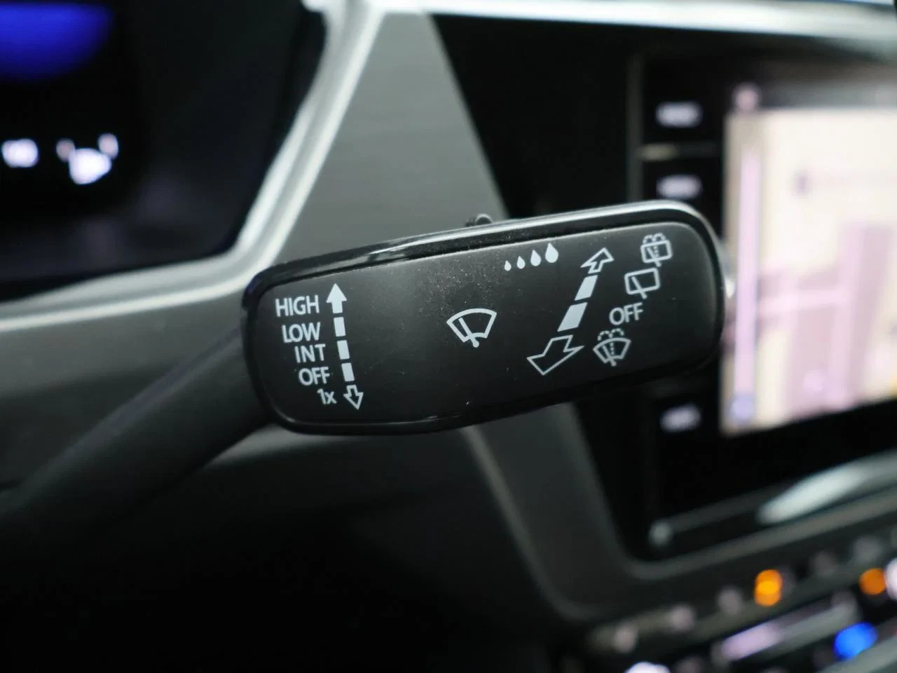 Volkswagen-Touran-image-23