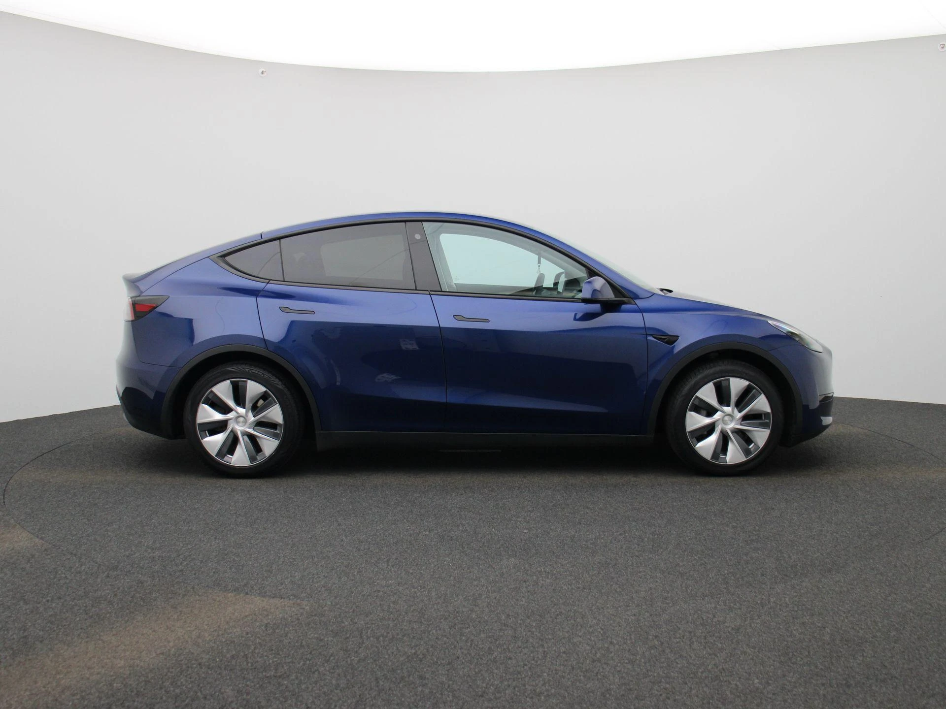 Tesla-Model Y-image-5