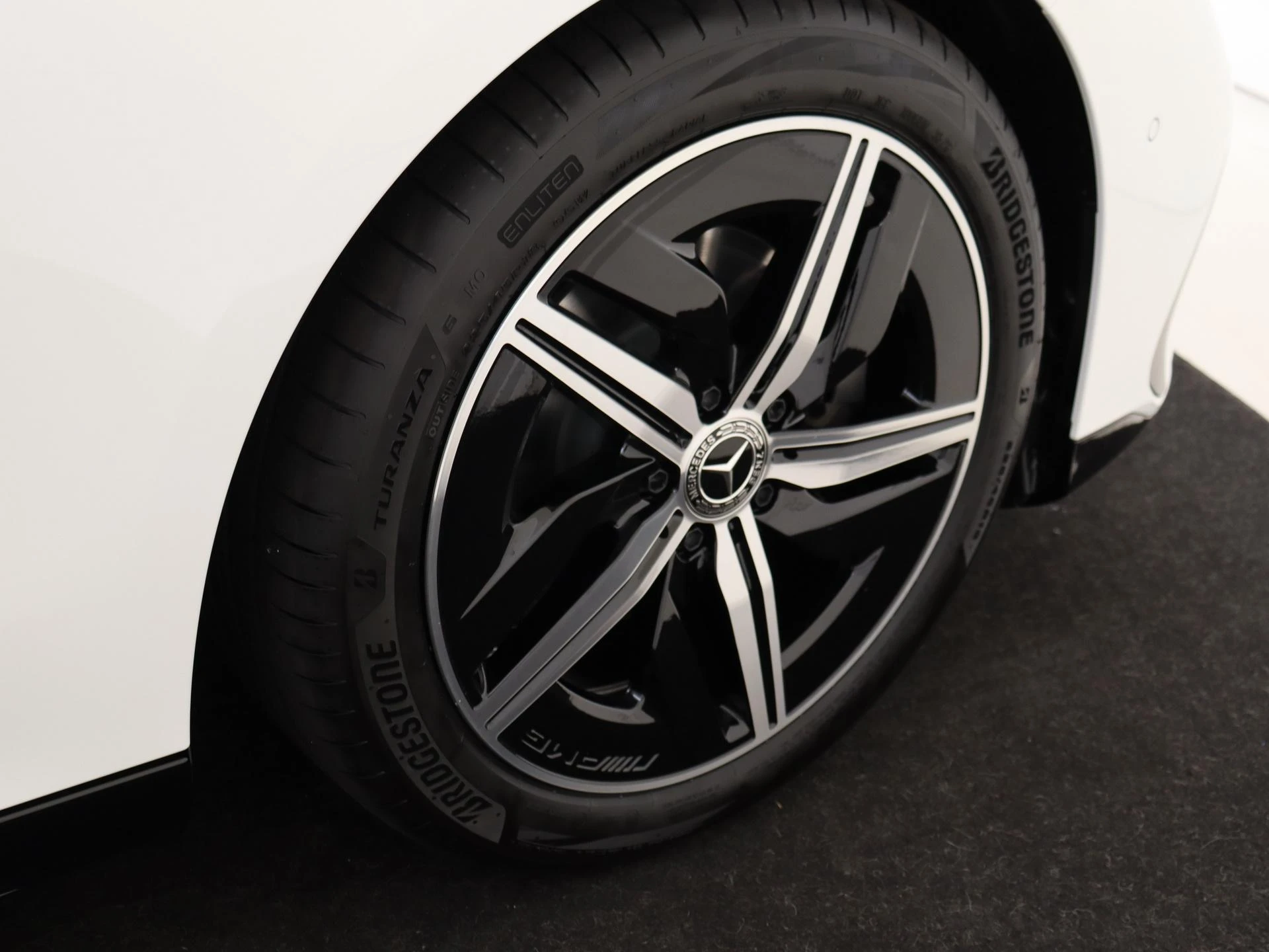 Mercedes-Benz-CLA-image-28