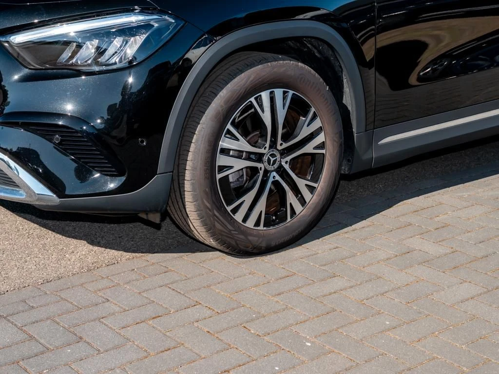 Mercedes-Benz-GLA 200 d-image-6