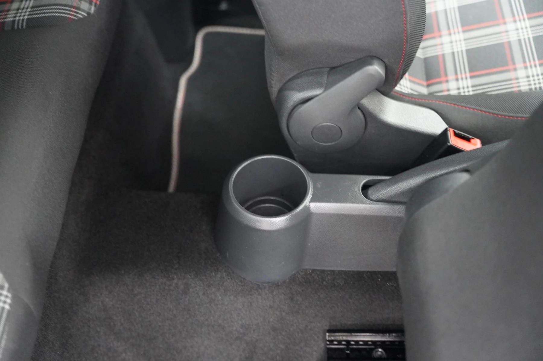 Volkswagen-up!-image-27