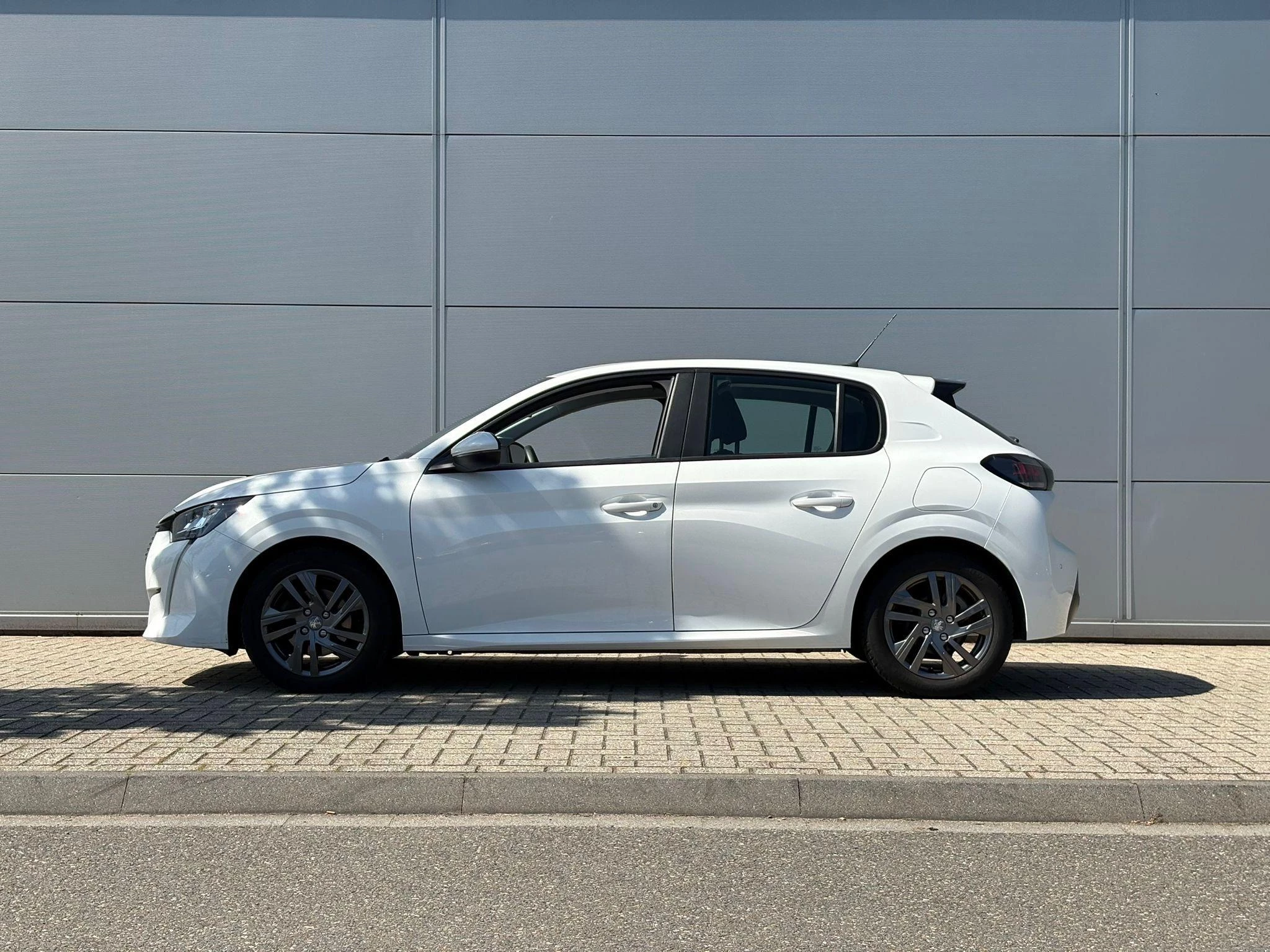 Peugeot-208-image-2