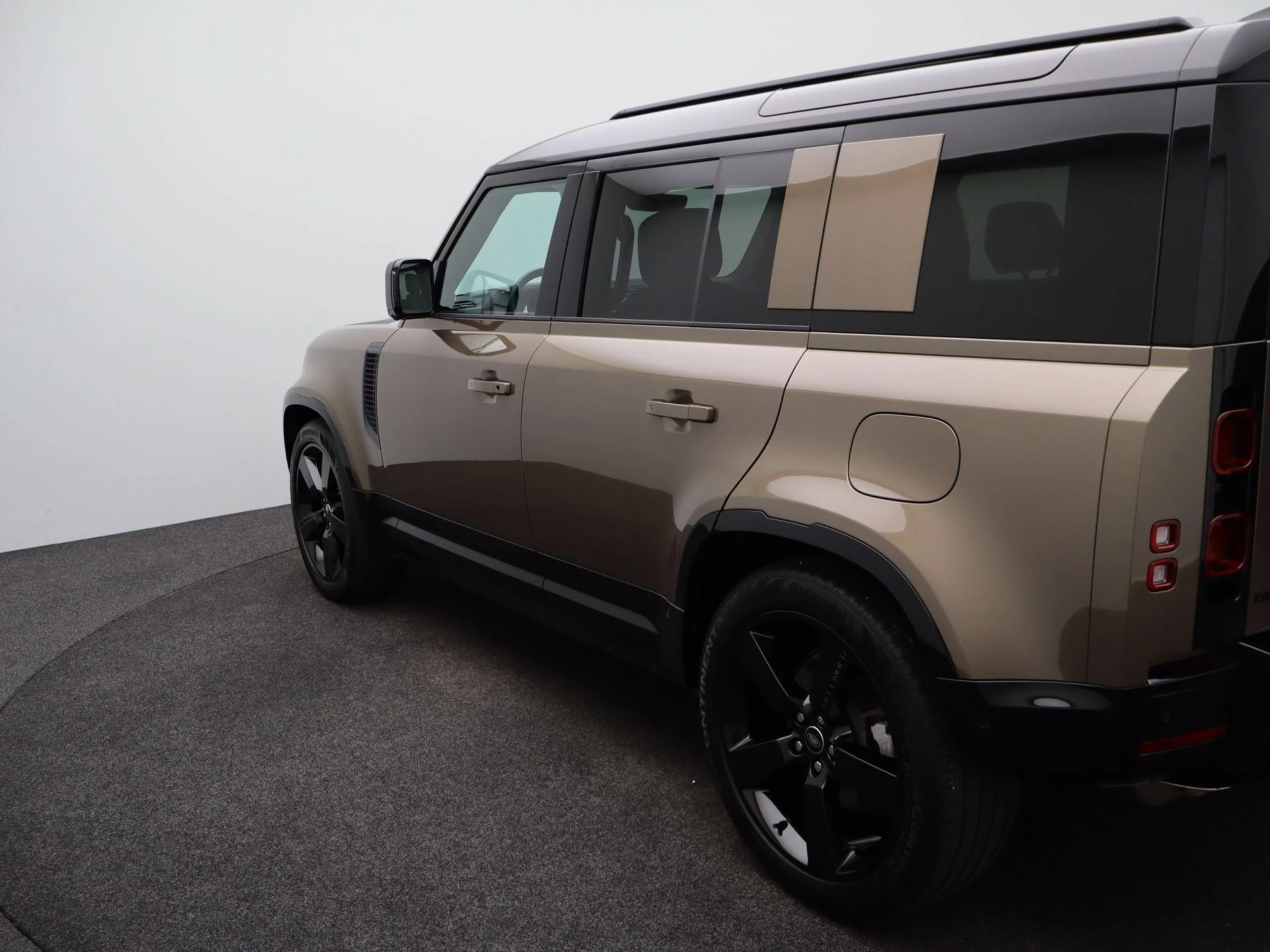 Land Rover Defender 110 2.0 P300e 110 X-Dynamic HSE