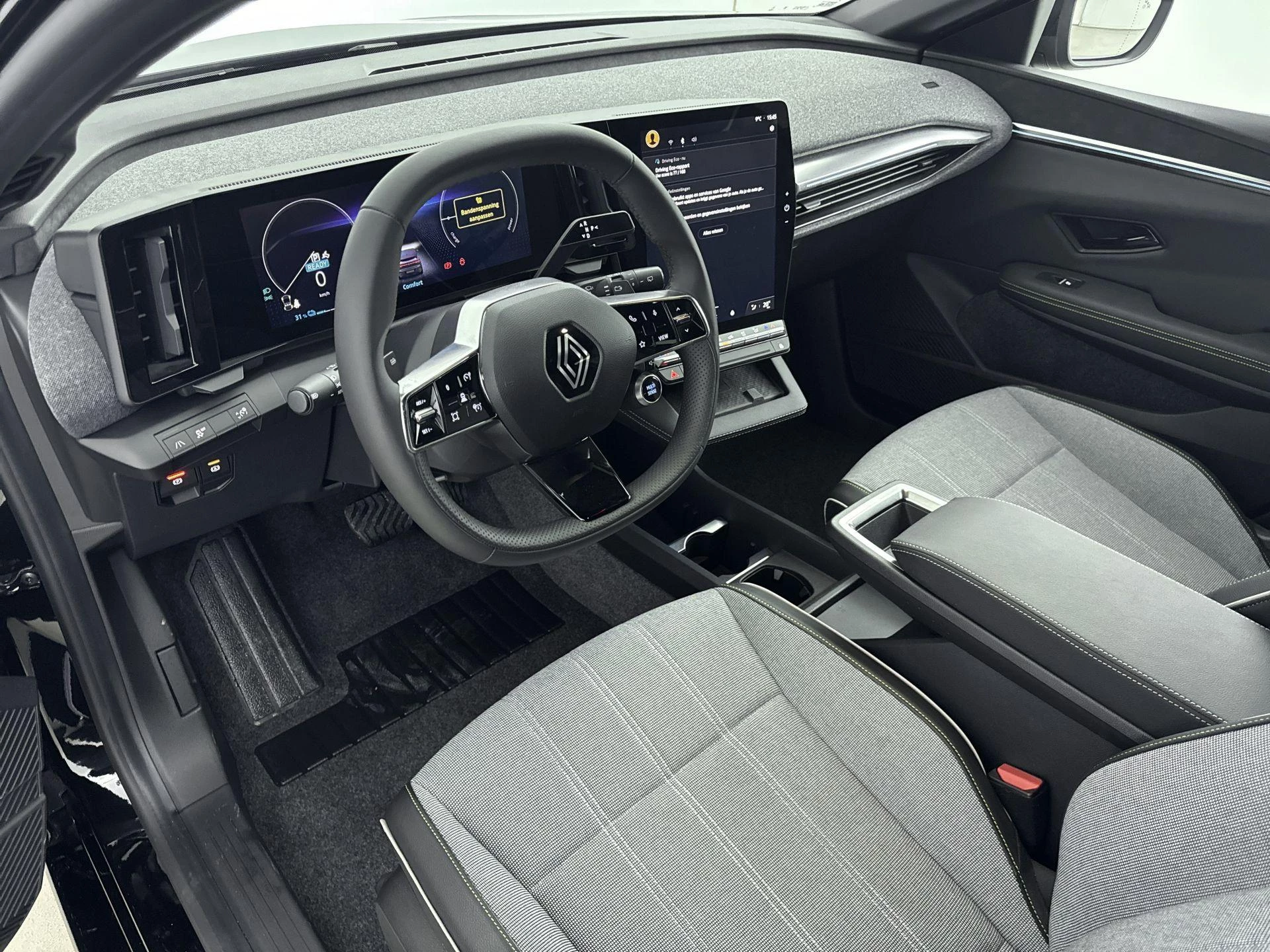 Renault-Megane E-Tech-image-11