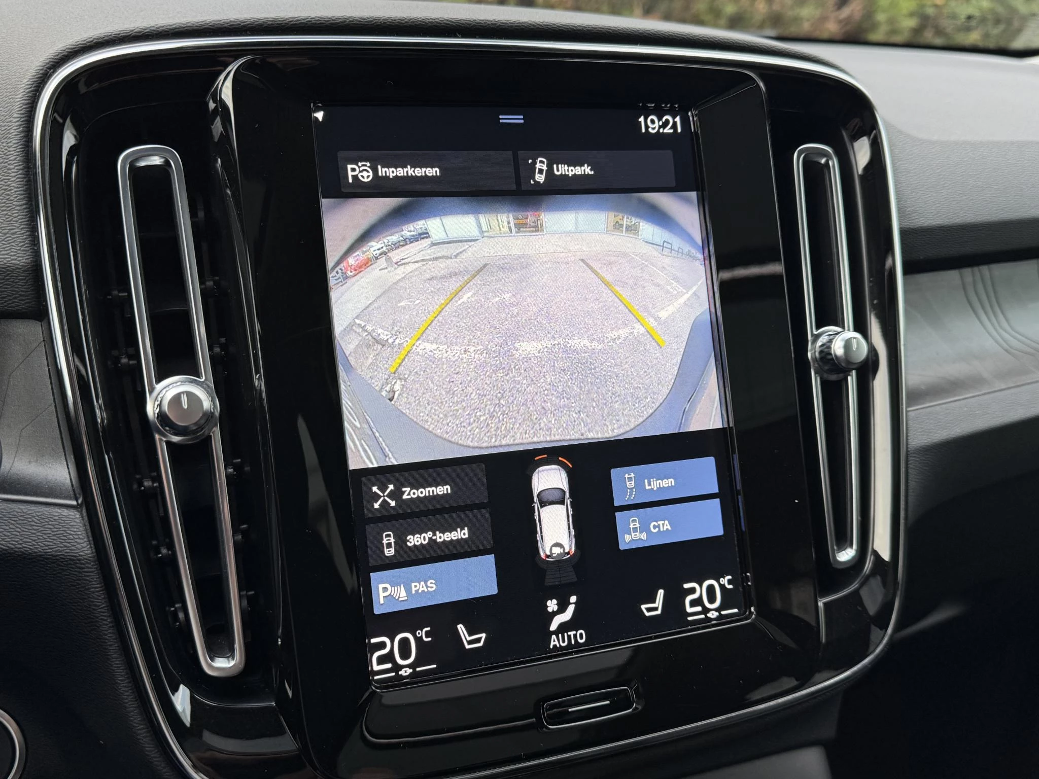 Volvo-XC40-image-18