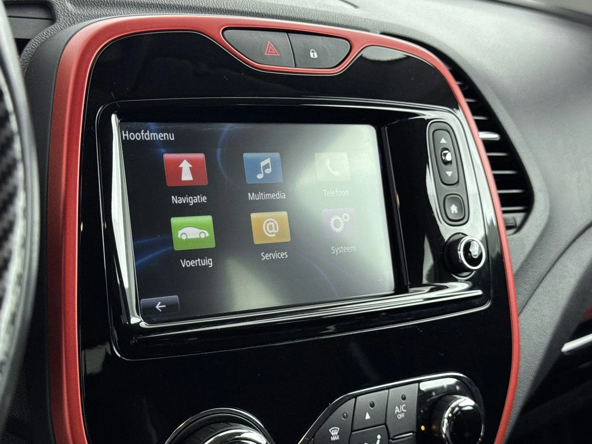 Renault-Captur-image-11
