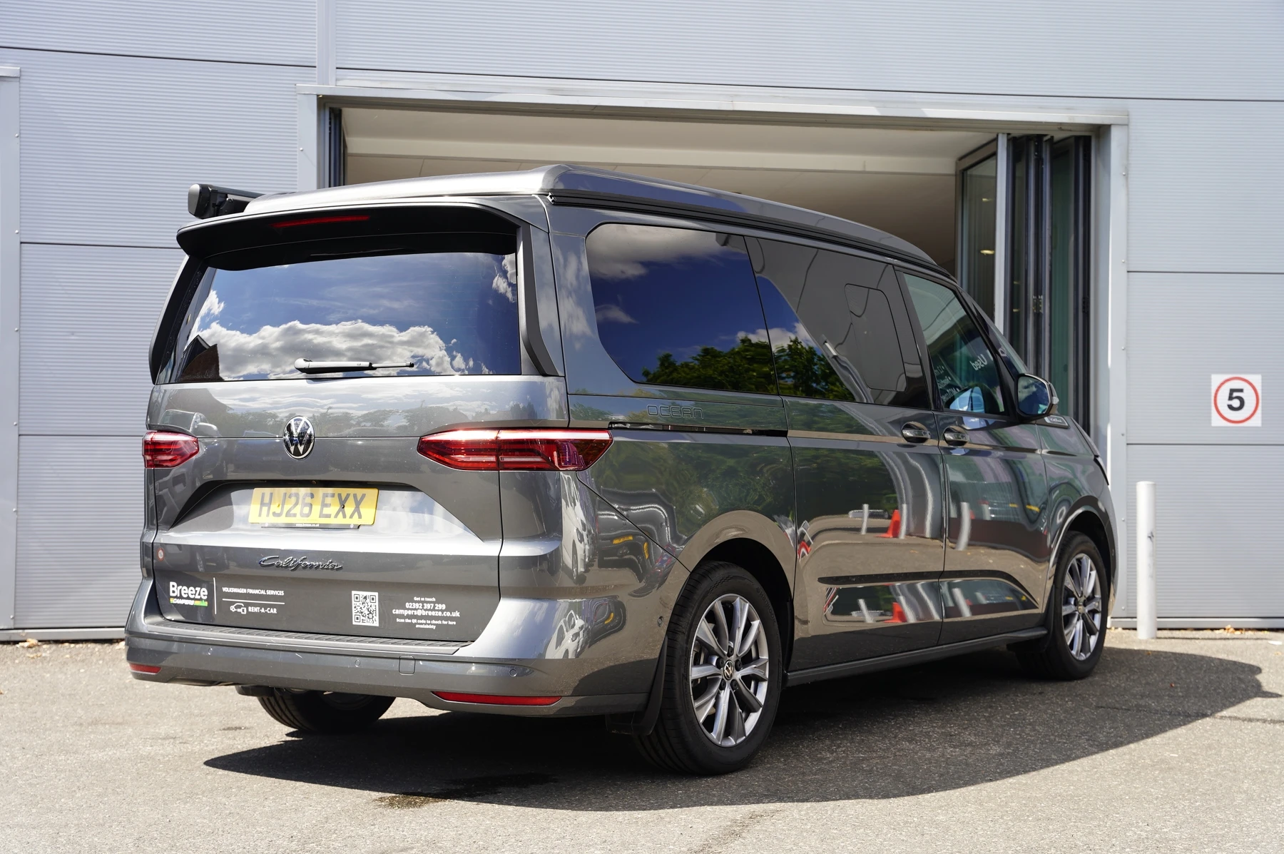 Volkswagen-California-image-12