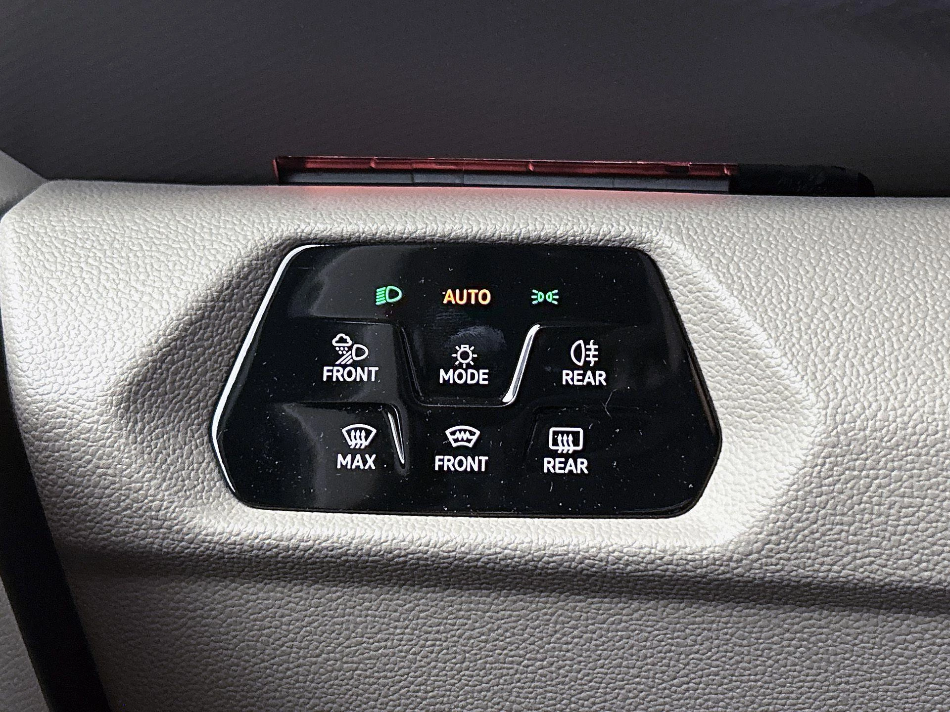 Volkswagen-Multivan-image-24
