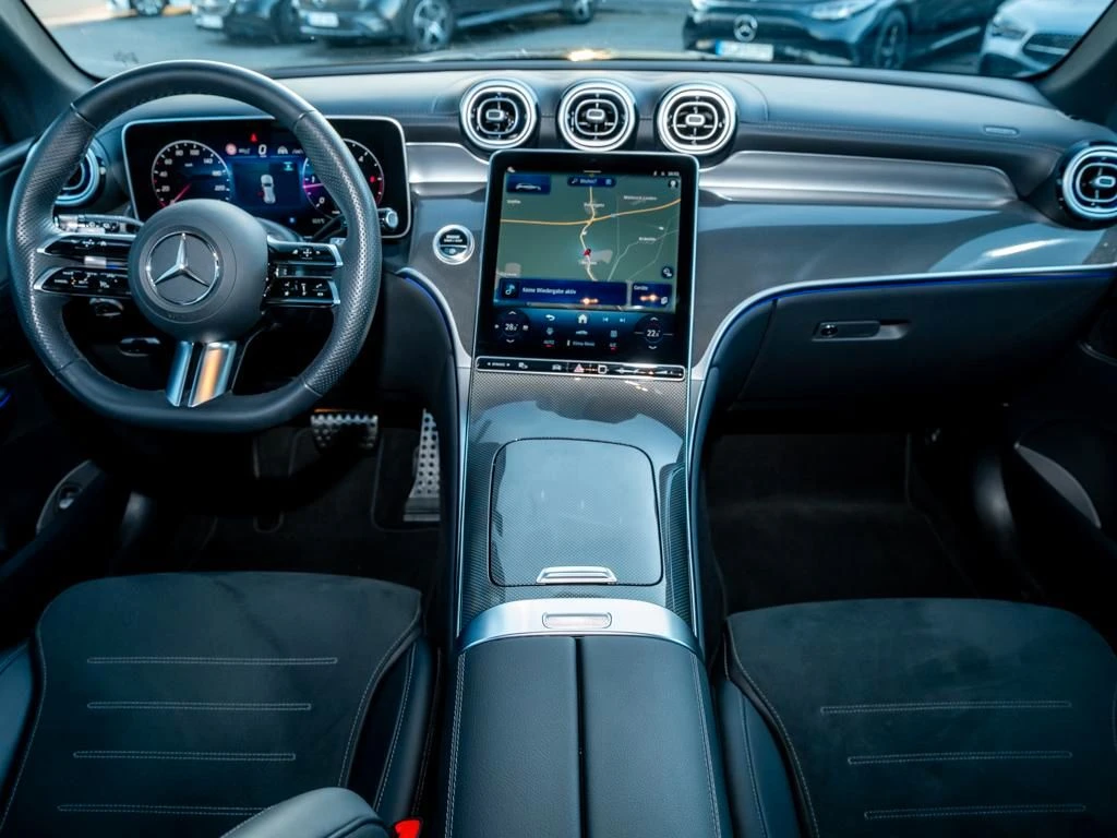 Mercedes-Benz-GLC 300 d-image-13