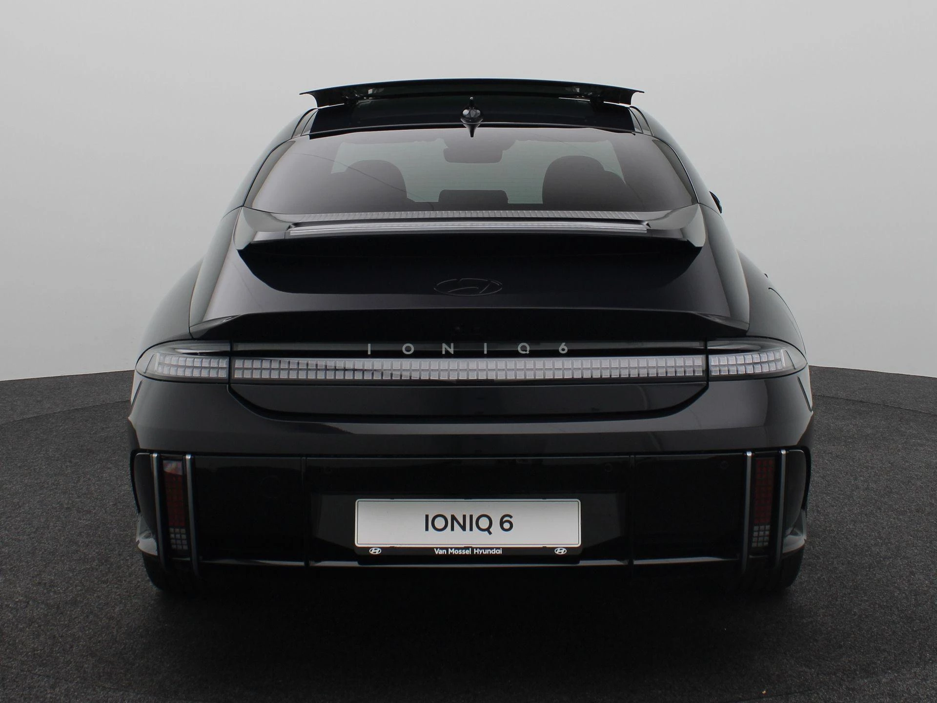 Hyundai-IONIQ 6-image-4