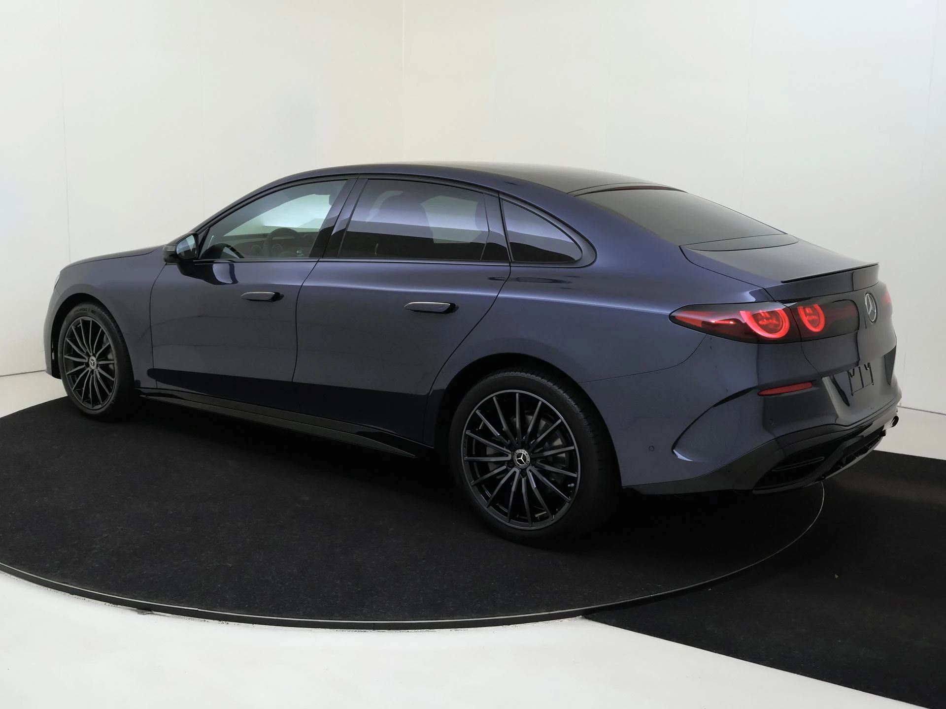 Mercedes-Benz-C-Klasse-image-2