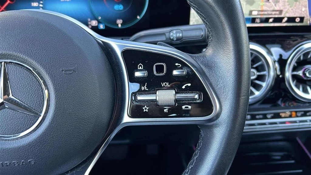 Mercedes-Benz-EQA-image-12