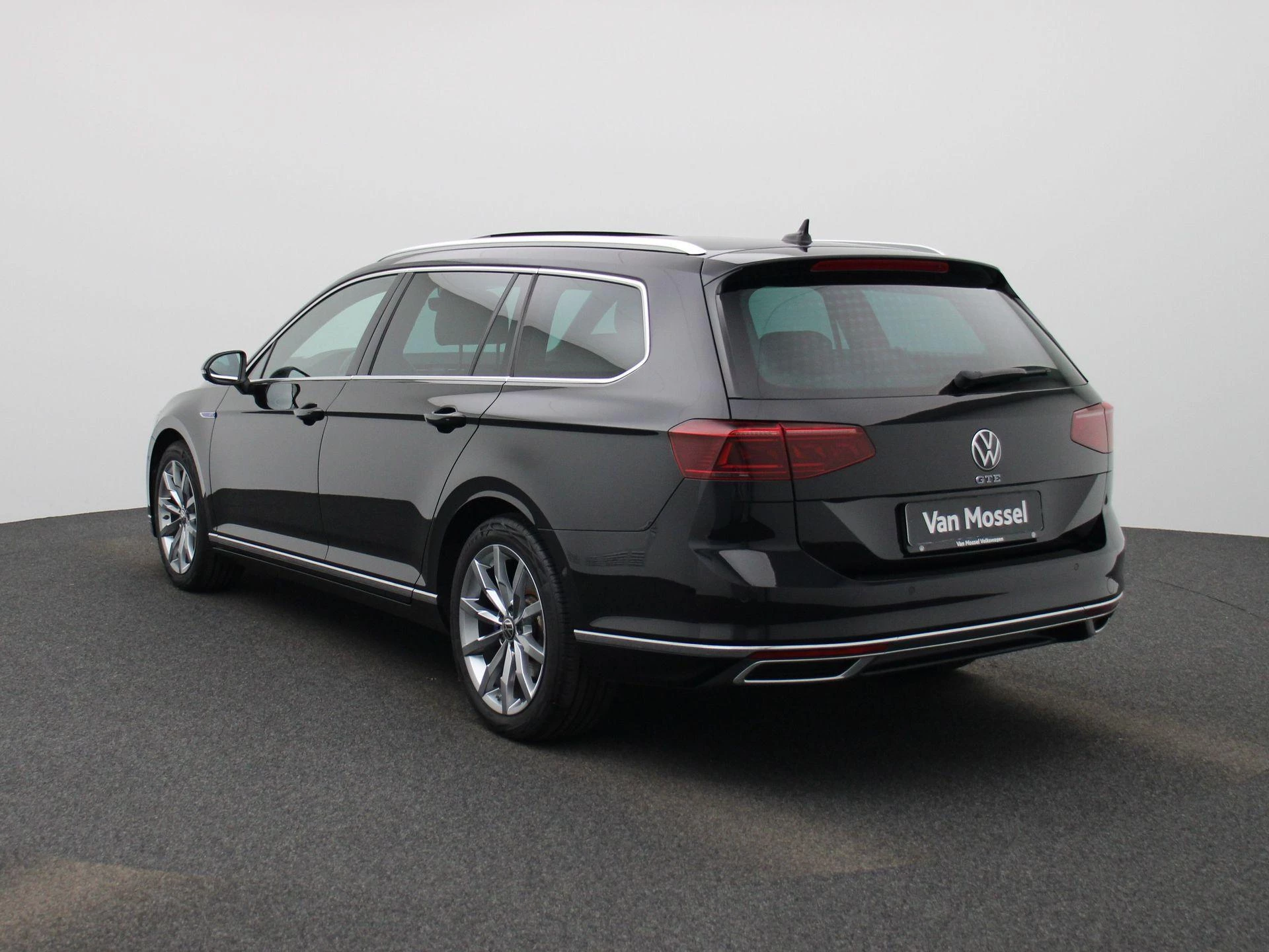 Volkswagen-Passat-image-1