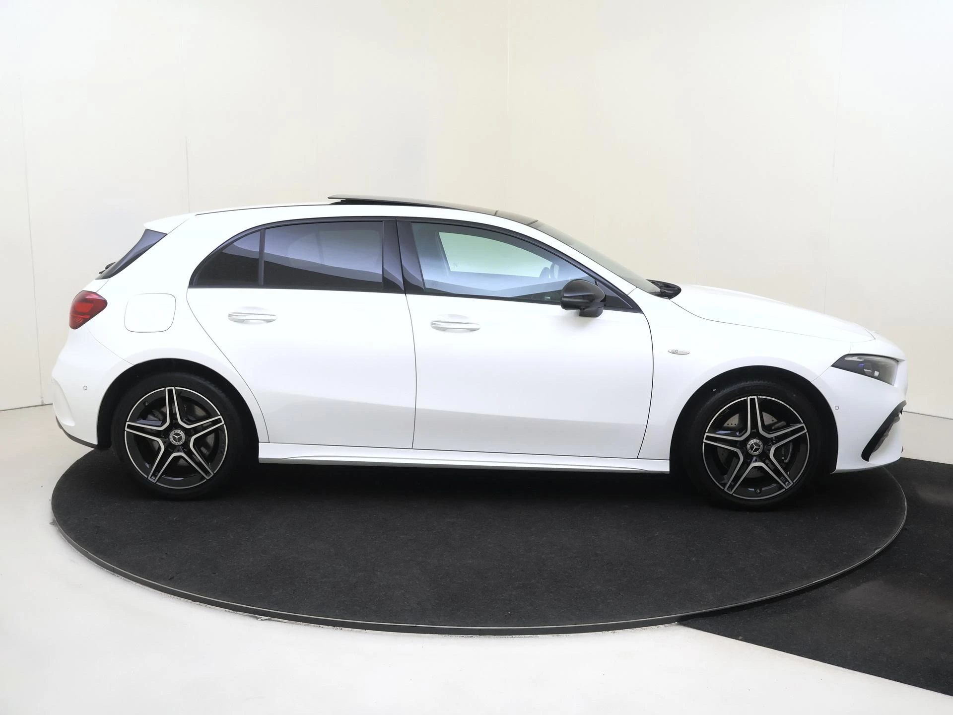 Mercedes-Benz-A-Klasse-image-8