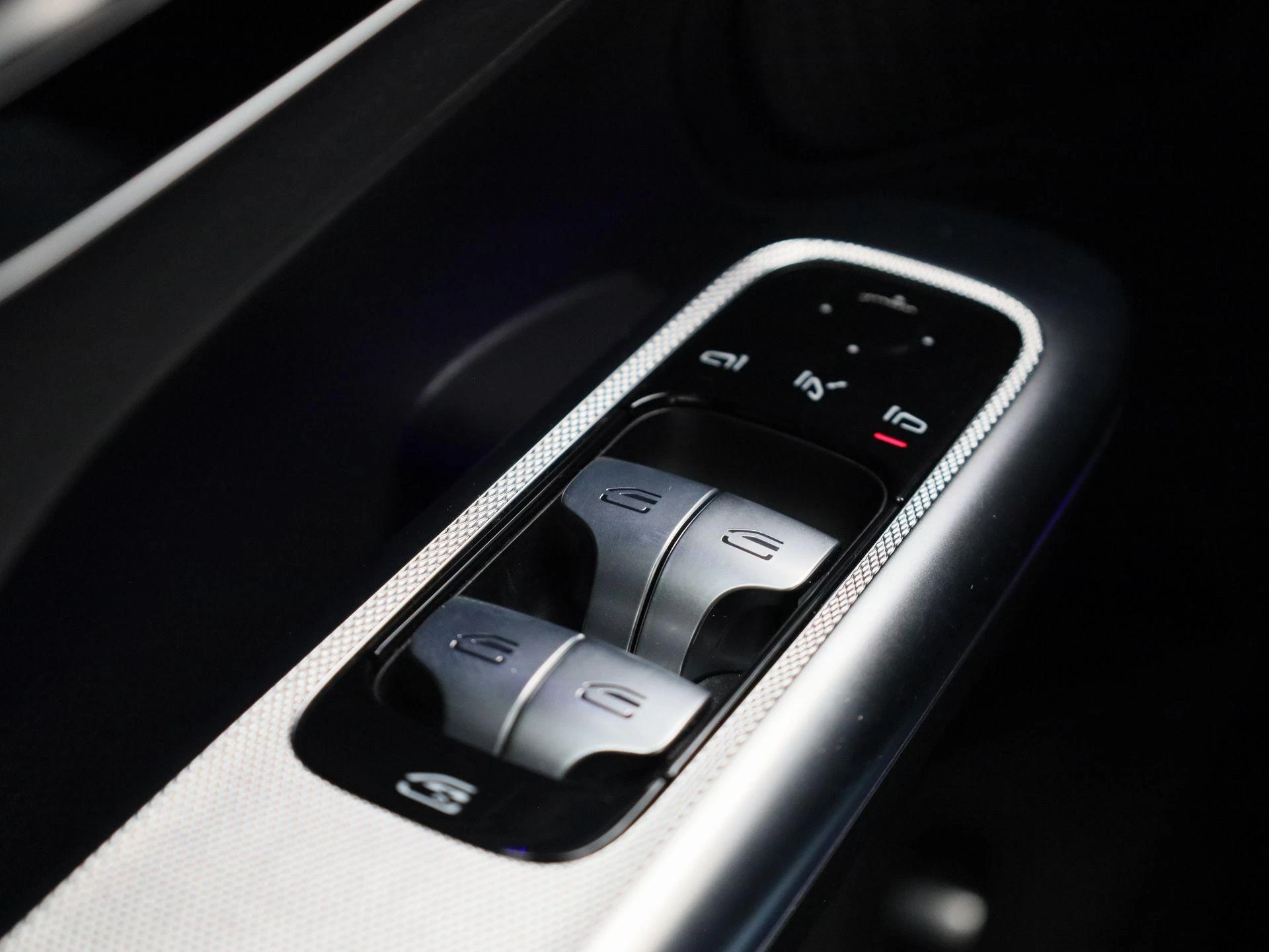 Mercedes-Benz-GLC-image-33