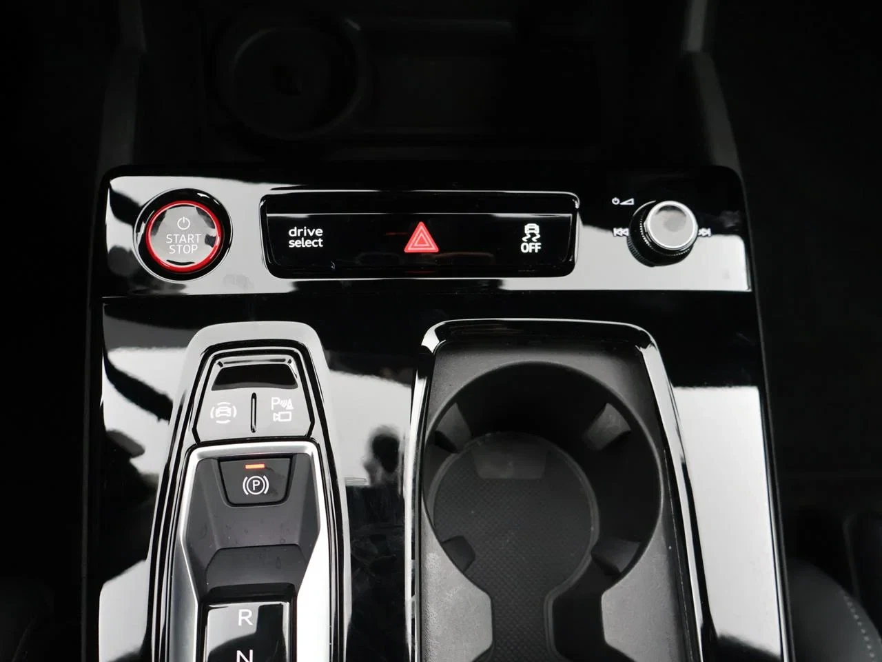 Audi SQ6 e-tron SQ6 e-Tron QUATTRO 100kWh 489PK *AUTOMAAT*SPORTZETELS*LEDER*360° CAMERA*PDC*CRUISE*NAVI*APP-CONNECT*...*