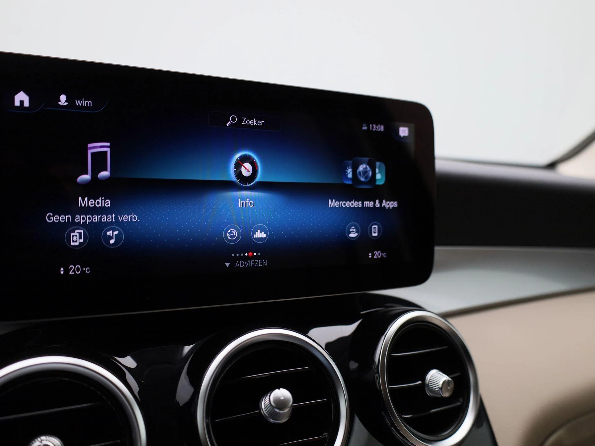 Mercedes-Benz-GLC-image-17