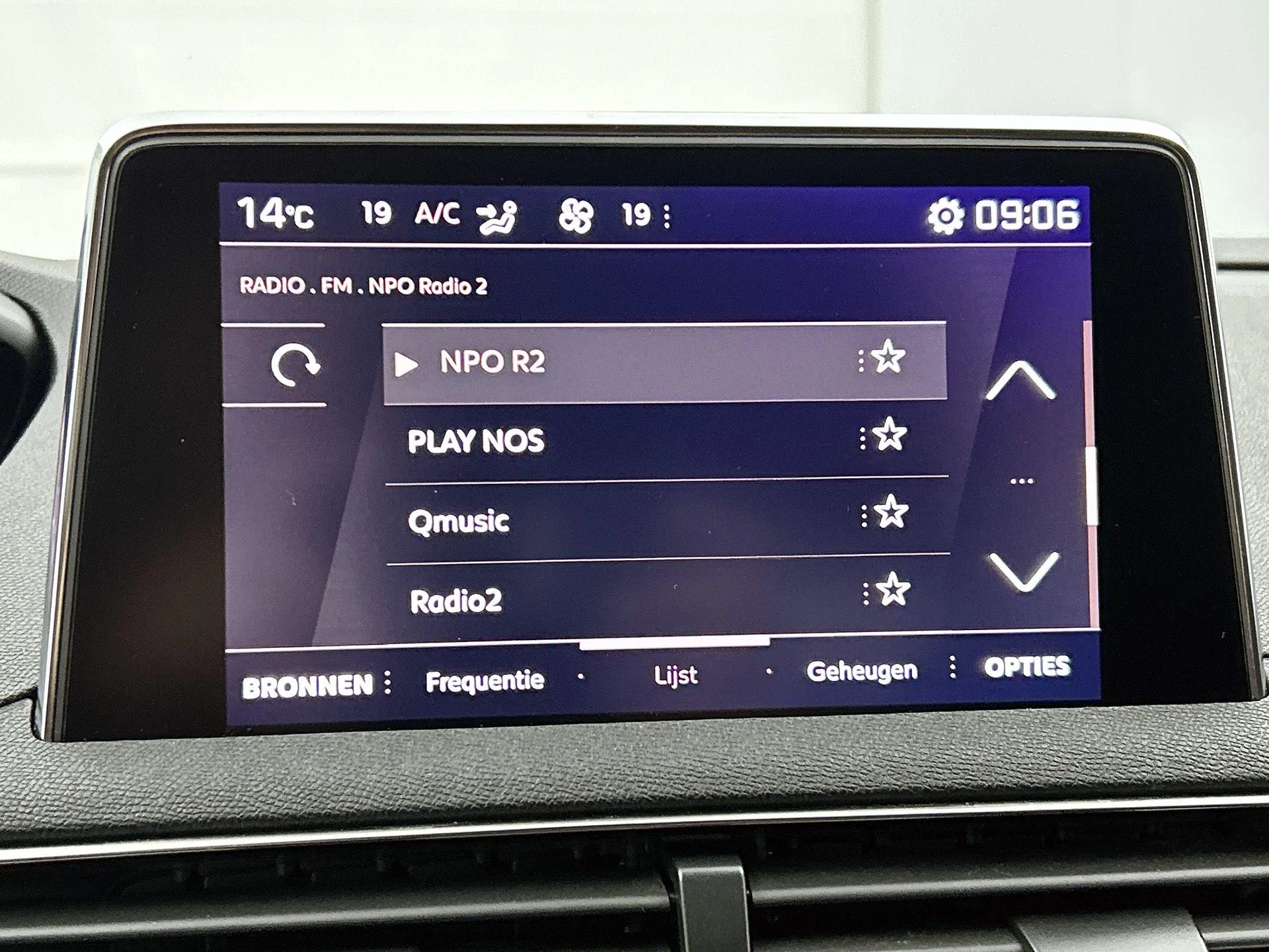 Peugeot-5008-image-10