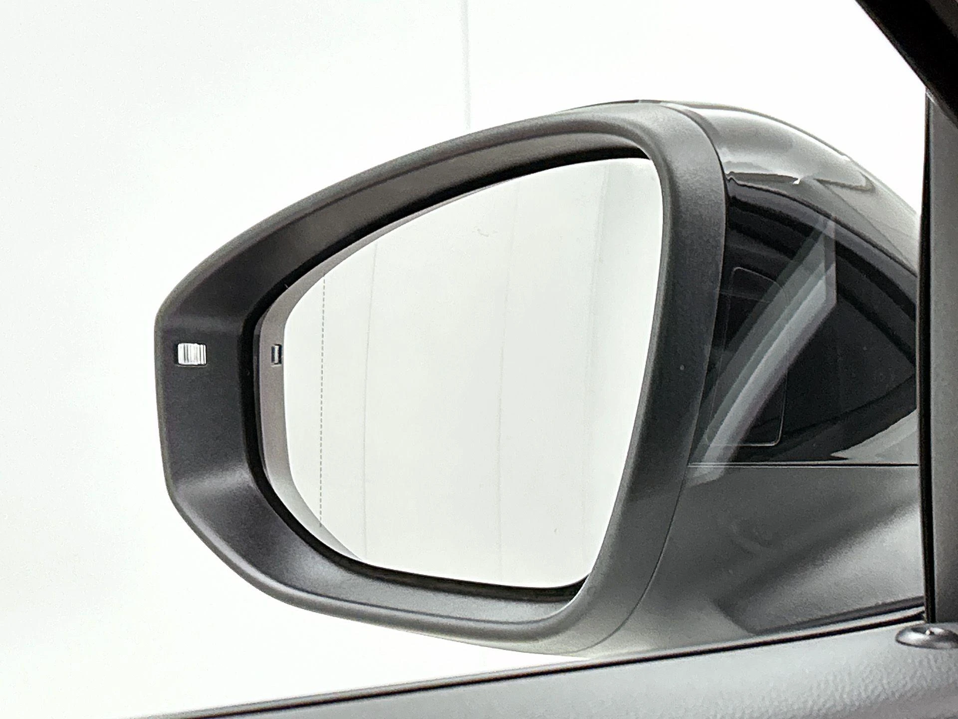 Volkswagen-T-Roc-image-23