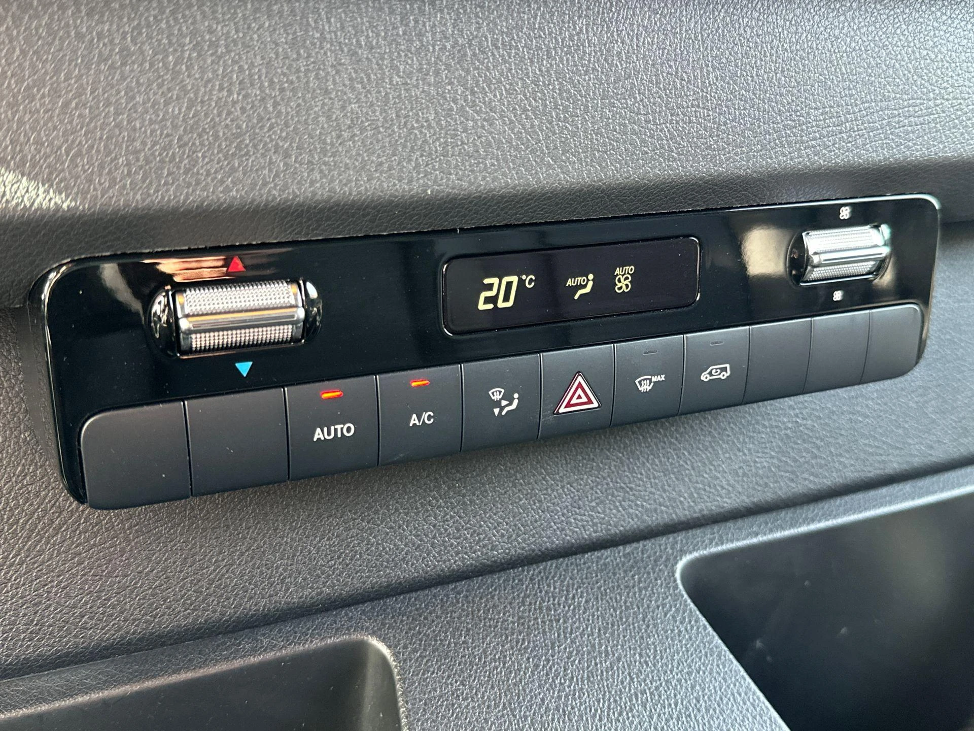 Mercedes-Benz-Sprinter-image-17