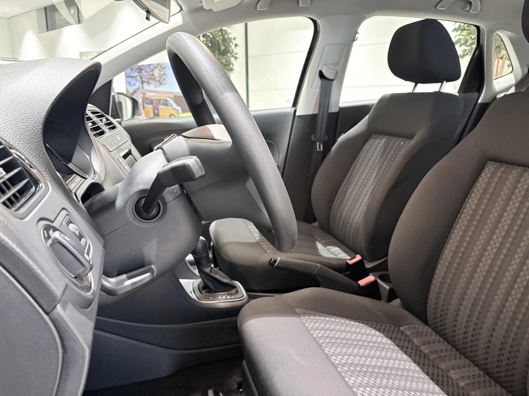 Volkswagen-Polo-image-10