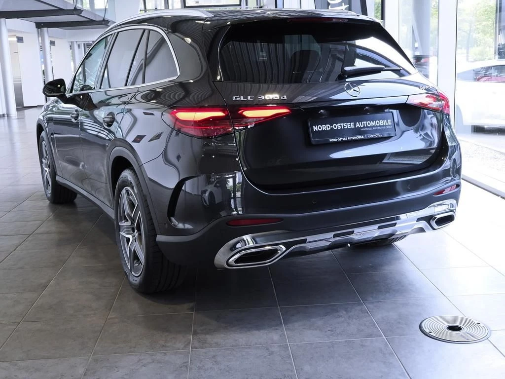 Mercedes-Benz-GLC 300 d-image-5