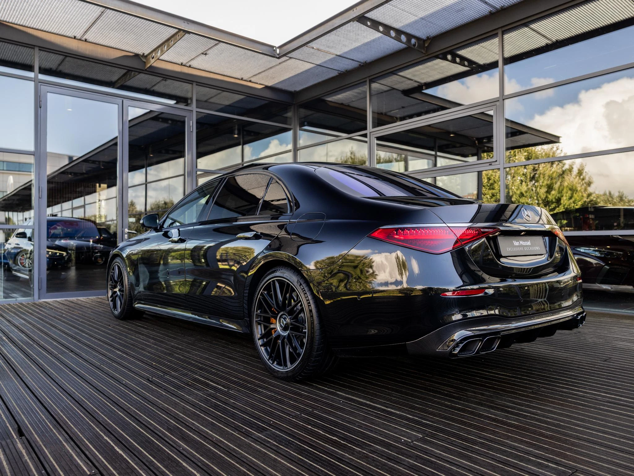 Mercedes-Benz-S-Klasse-image-18