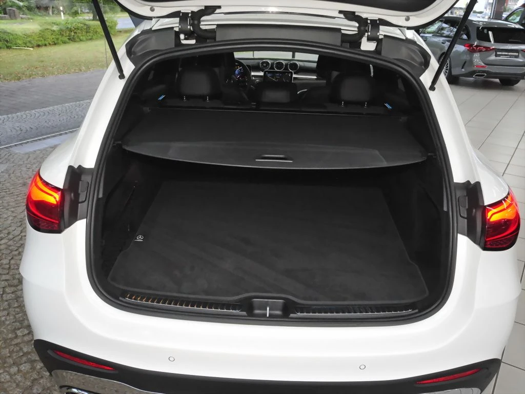 Mercedes-Benz-GLC 300 d-image-15