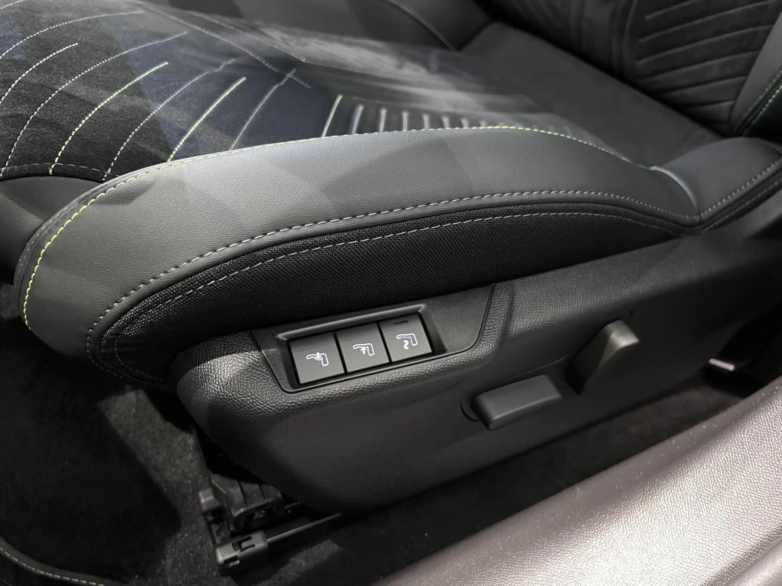 Peugeot 208 1.2 Hybrid 110 e-DCS6 GT