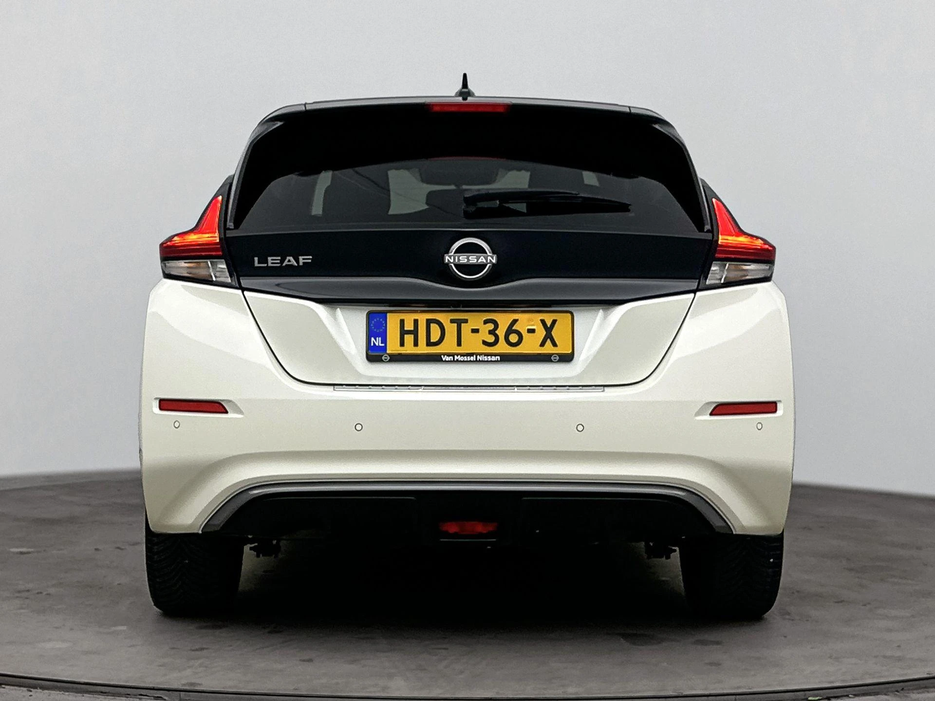 Nissan-Leaf-image-2