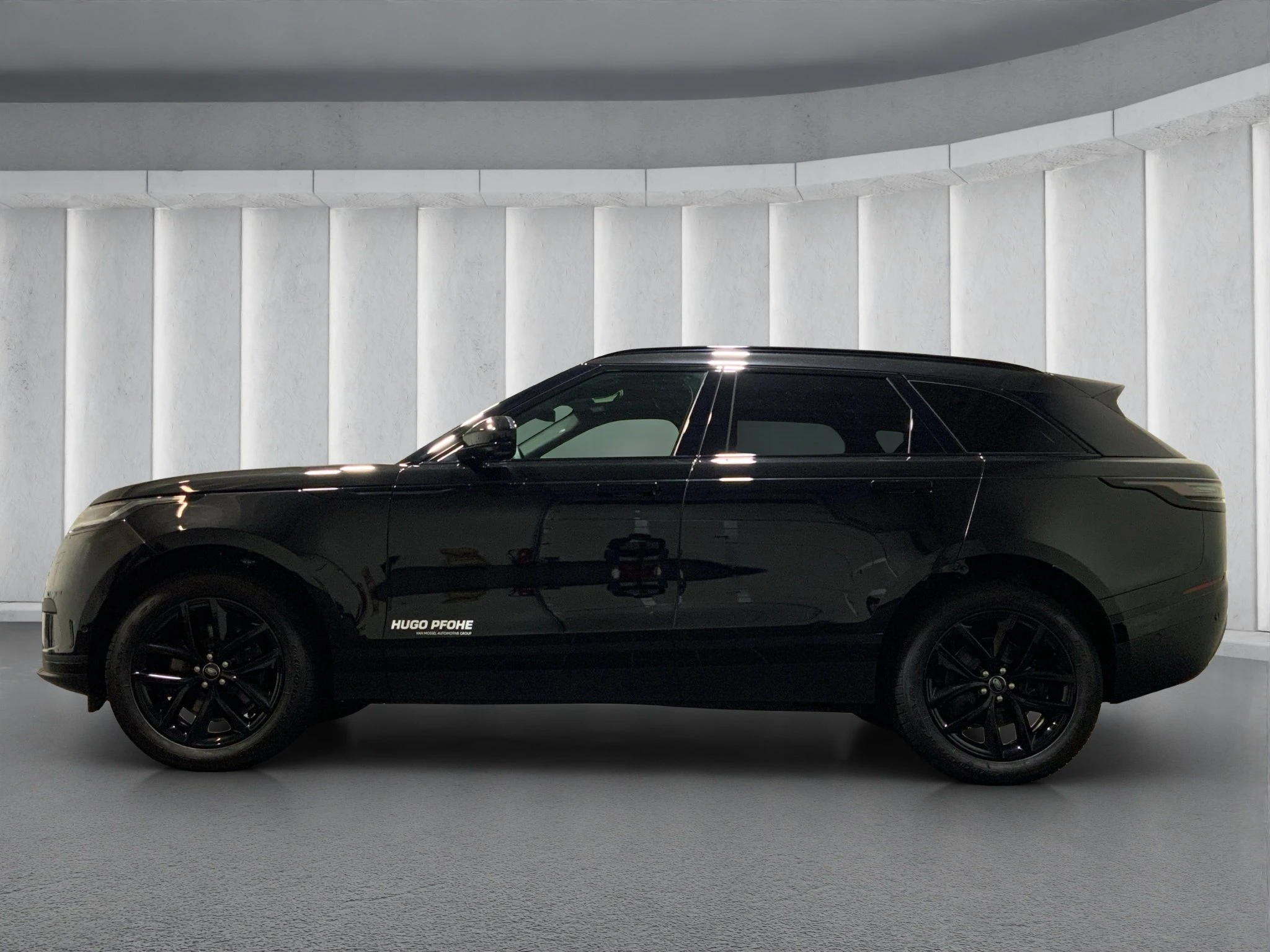 Land Rover-Range Rover Velar-image-4