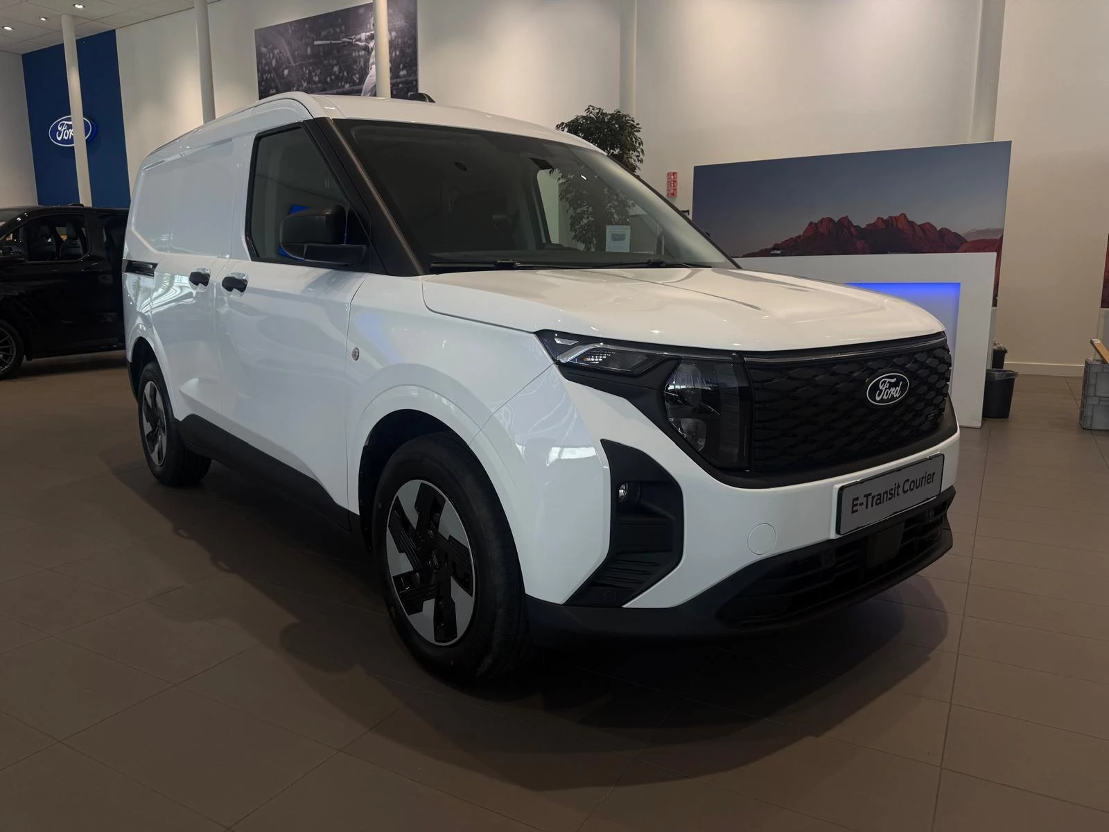 Ford E-Transit Courier