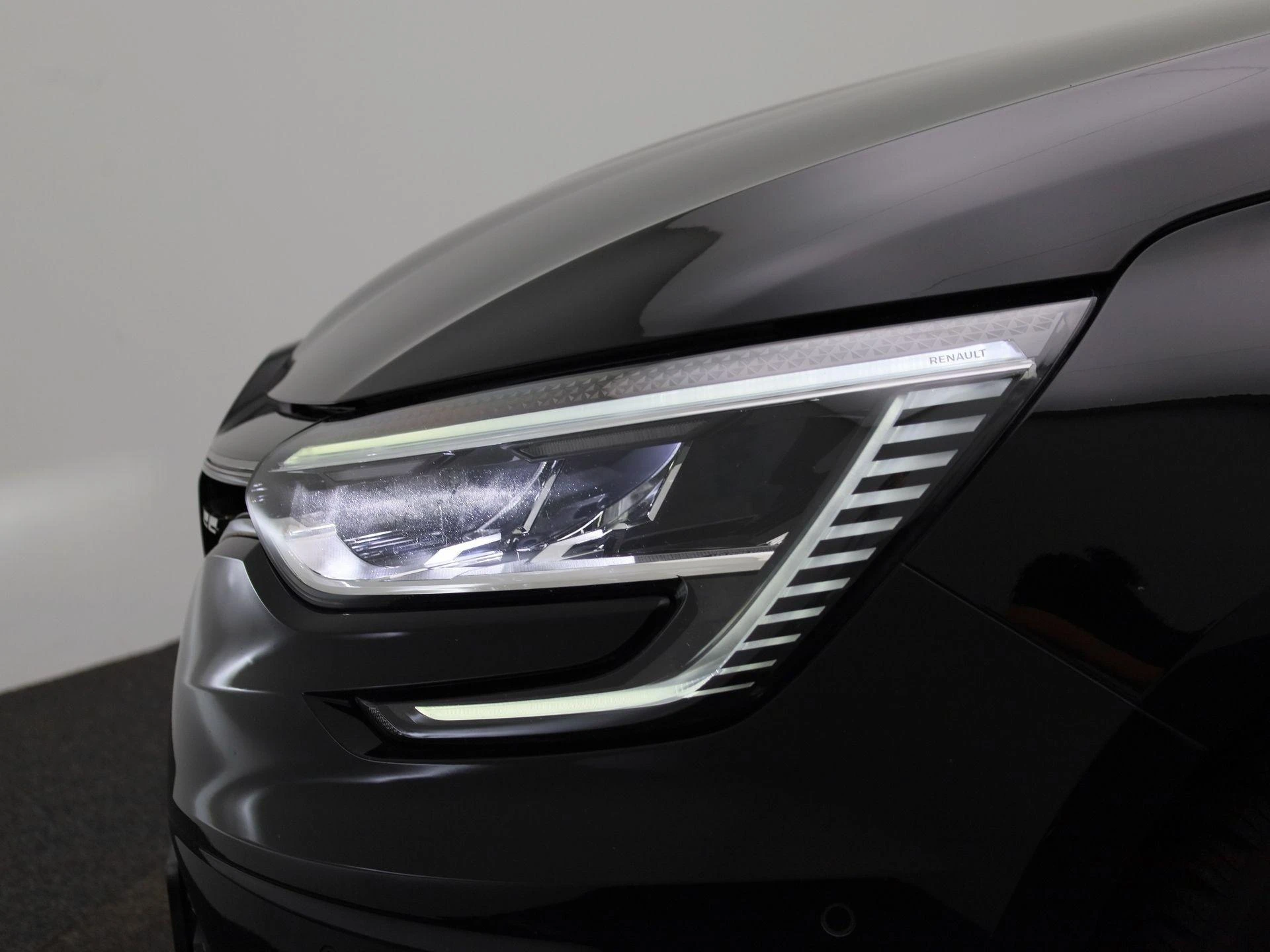 Renault-Mégane Estate-image-14