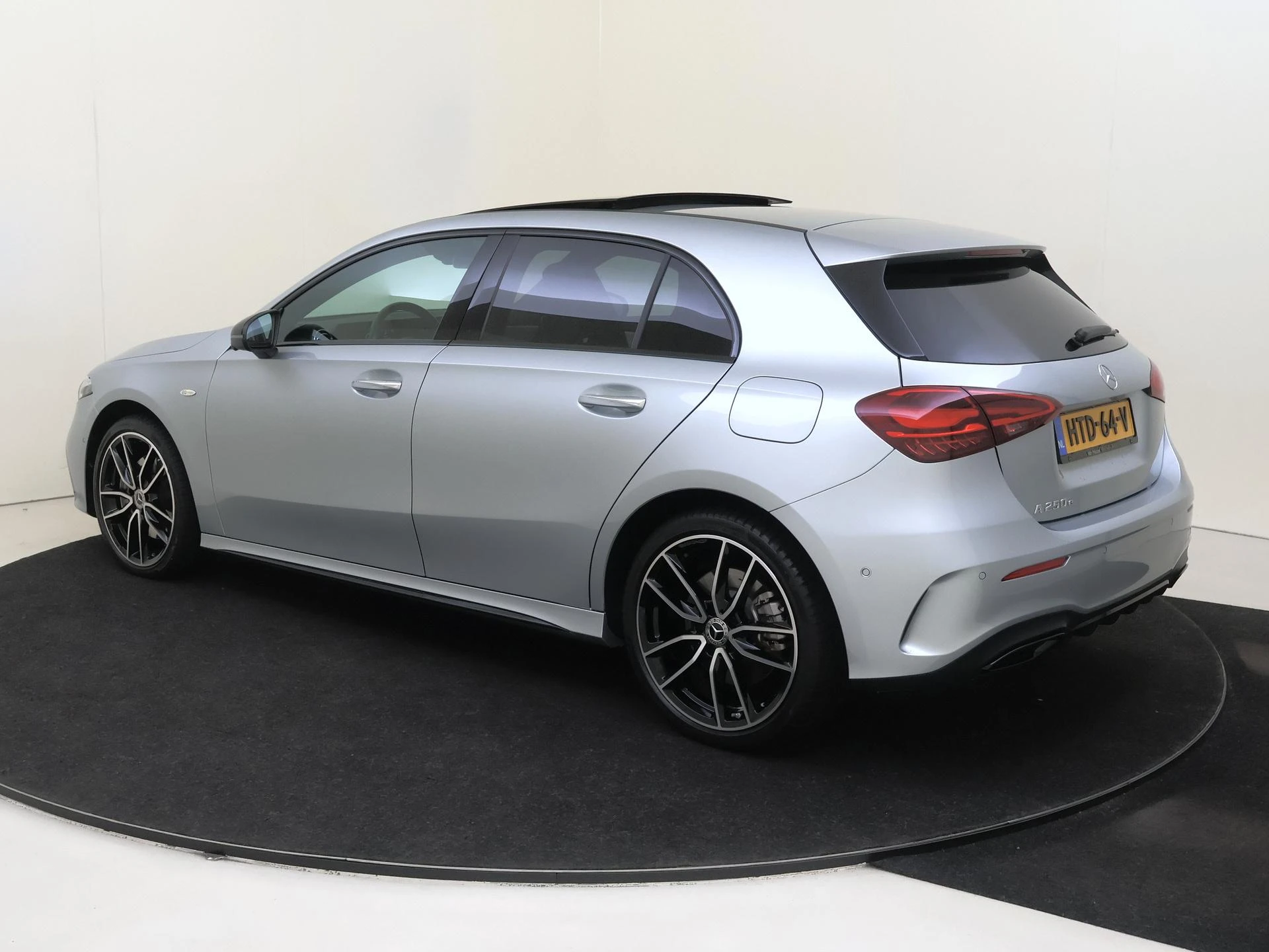Mercedes-Benz-A-Klasse-image-5