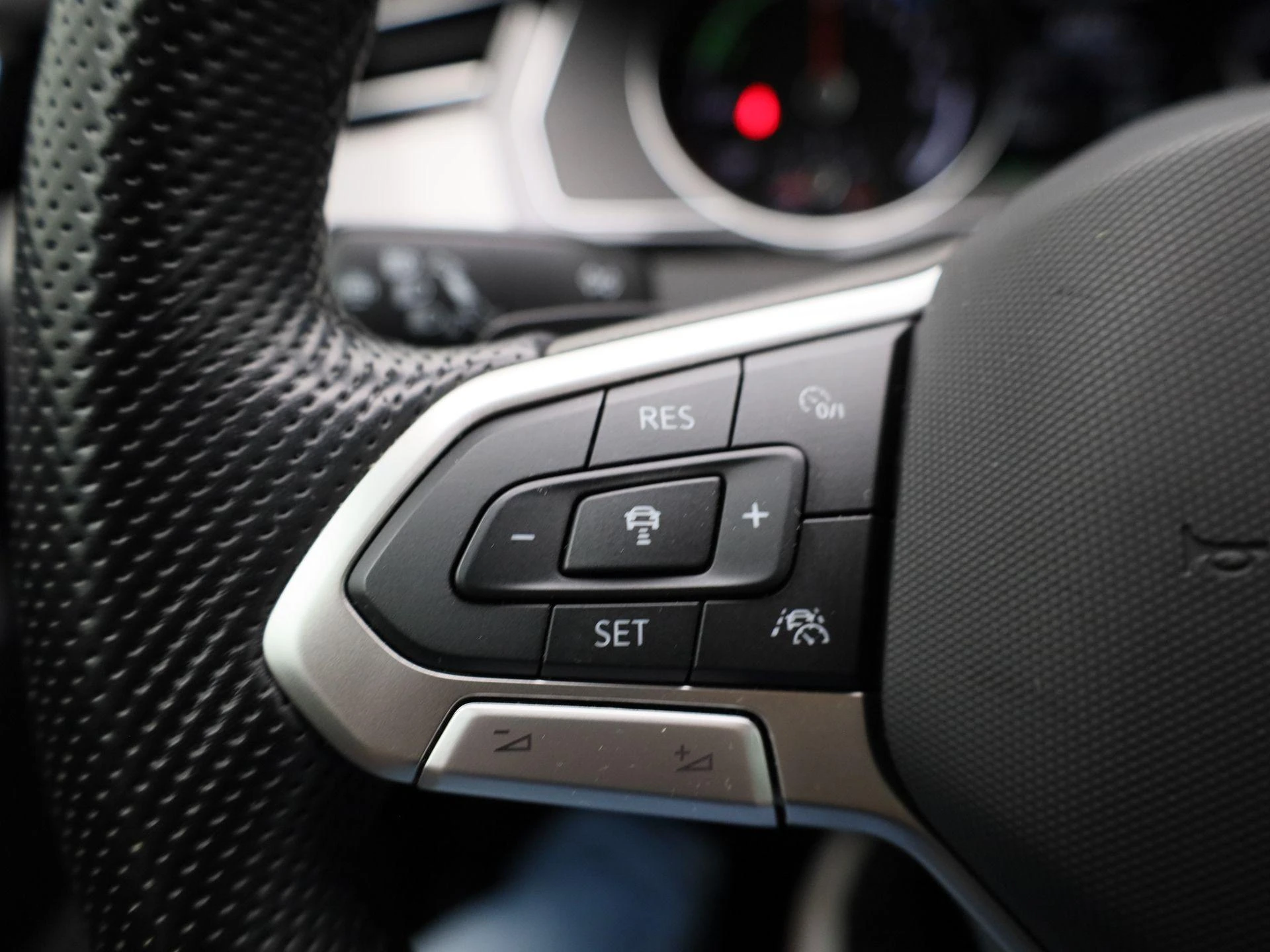 Volkswagen-Passat-image-19