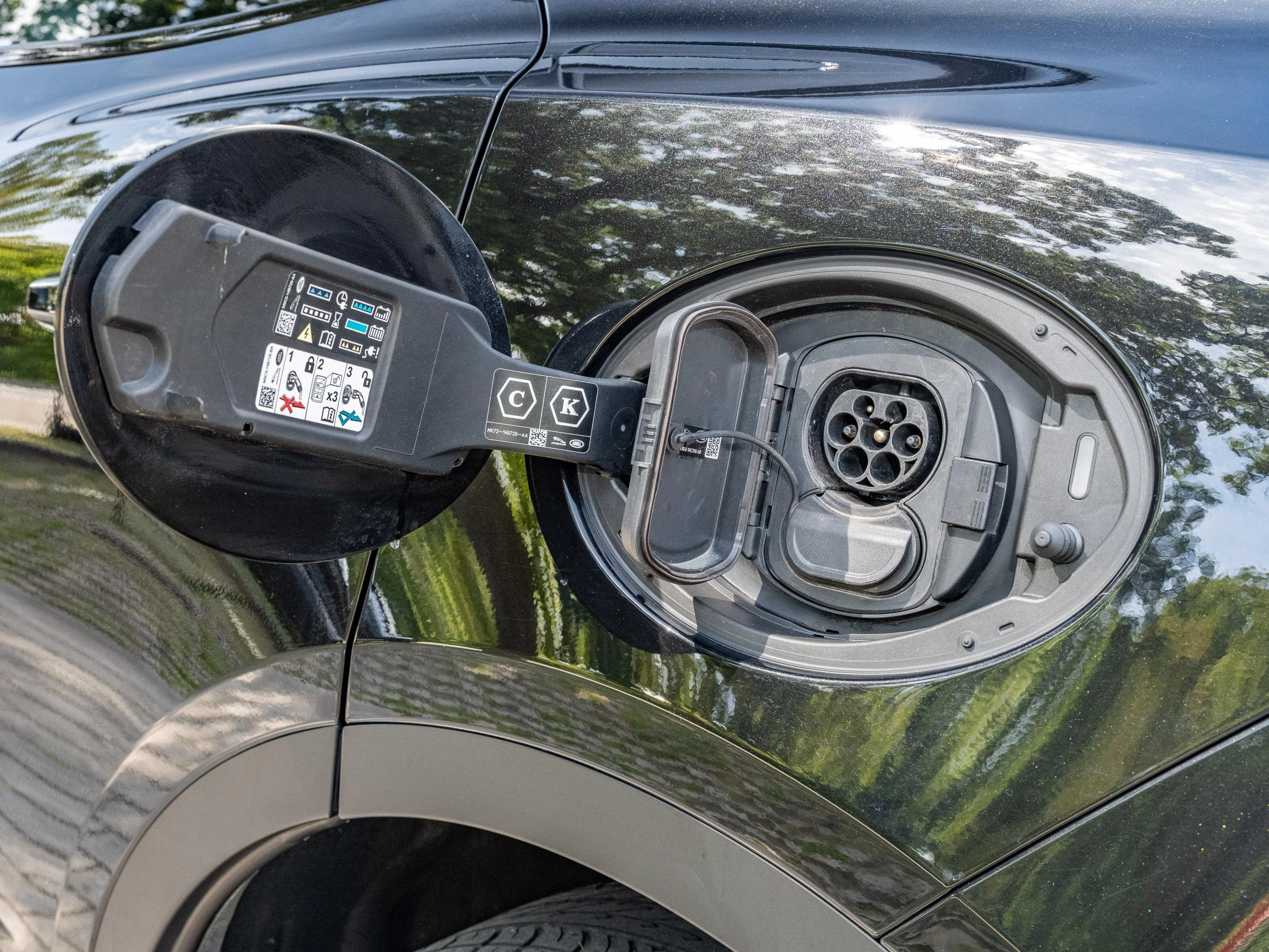 Jaguar E-PACE P300e R-Dynamic HSE