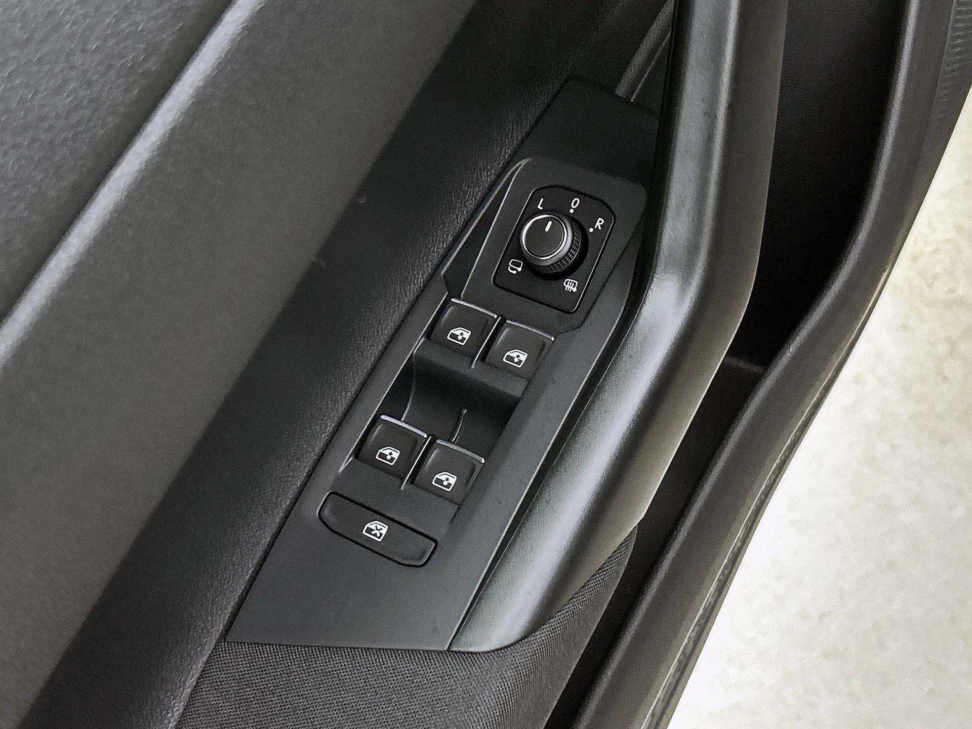 Volkswagen-Polo-image-30