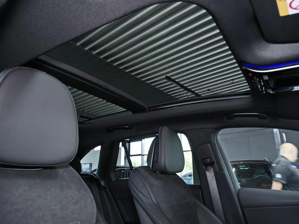 Mercedes-Benz-GLC 300-image-14